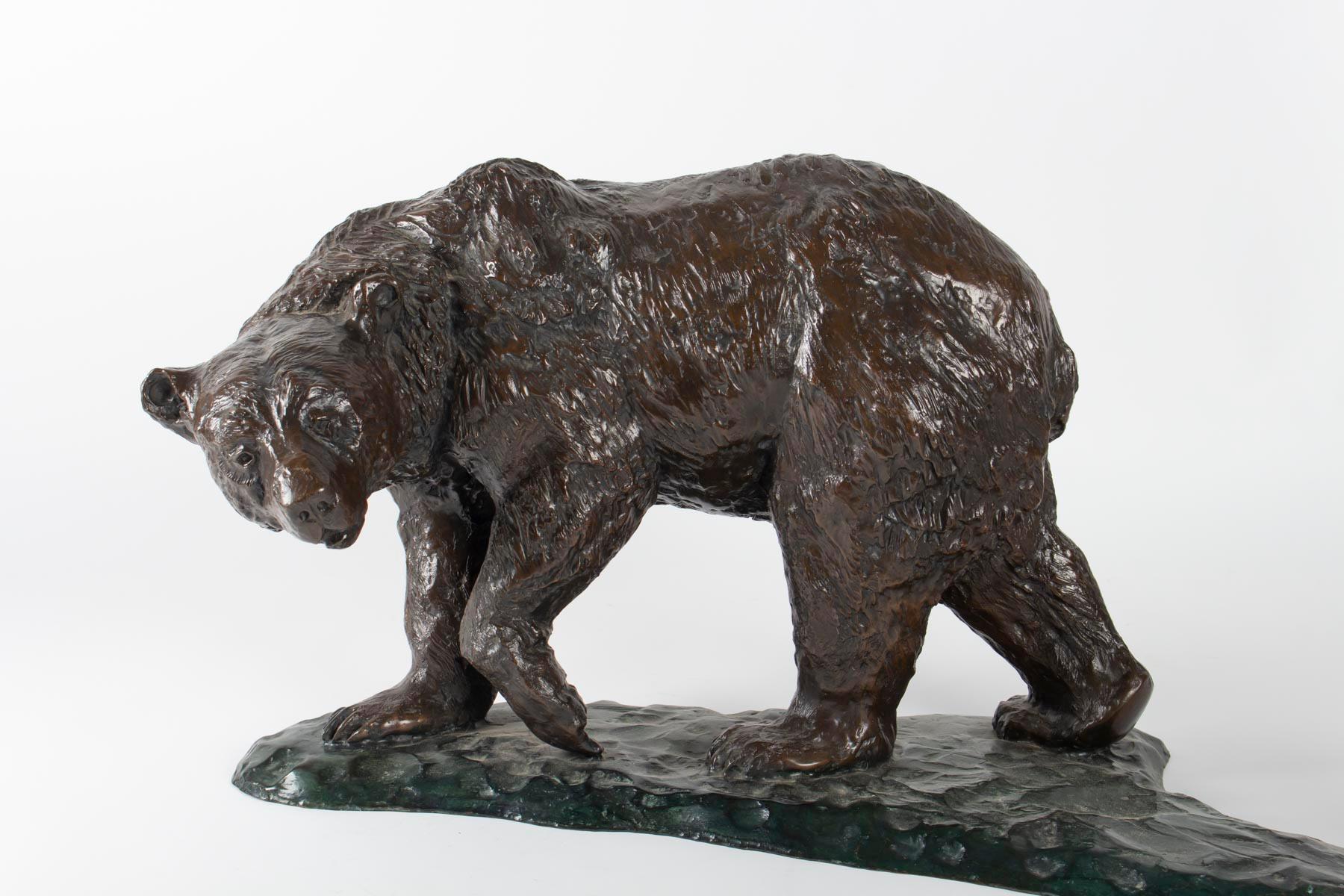 Bronze sculpture of Jean Vassil, contemporary art, bear and his small, cast iron lost, 5/8, numbered and Foundry Stamp Chapon.
Measures: H 35cm, W 86cm, W 36cm.