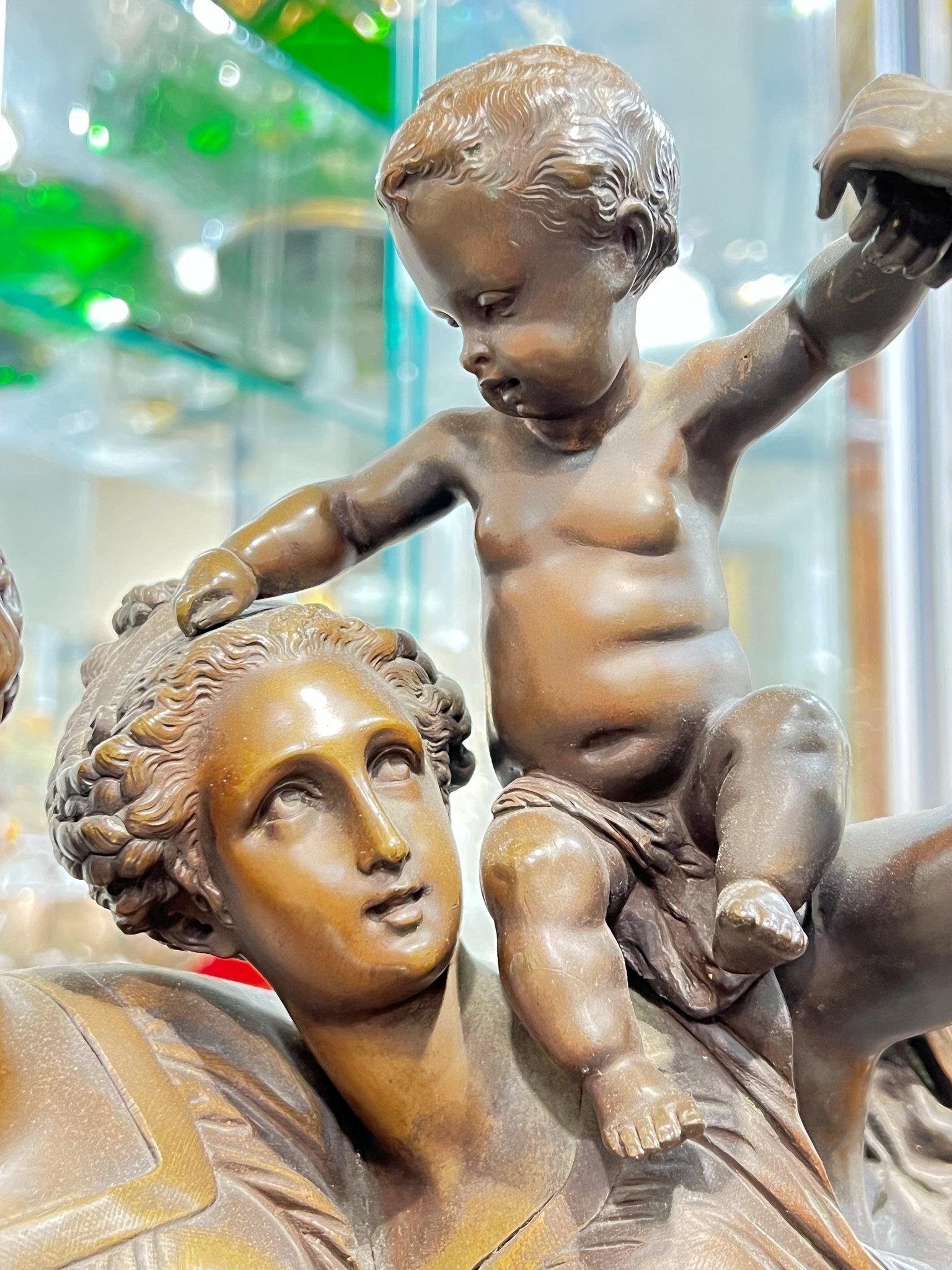 Patiné Sculpture en bronze d'une jeune fille par Auguste Joseph Carrier en vente