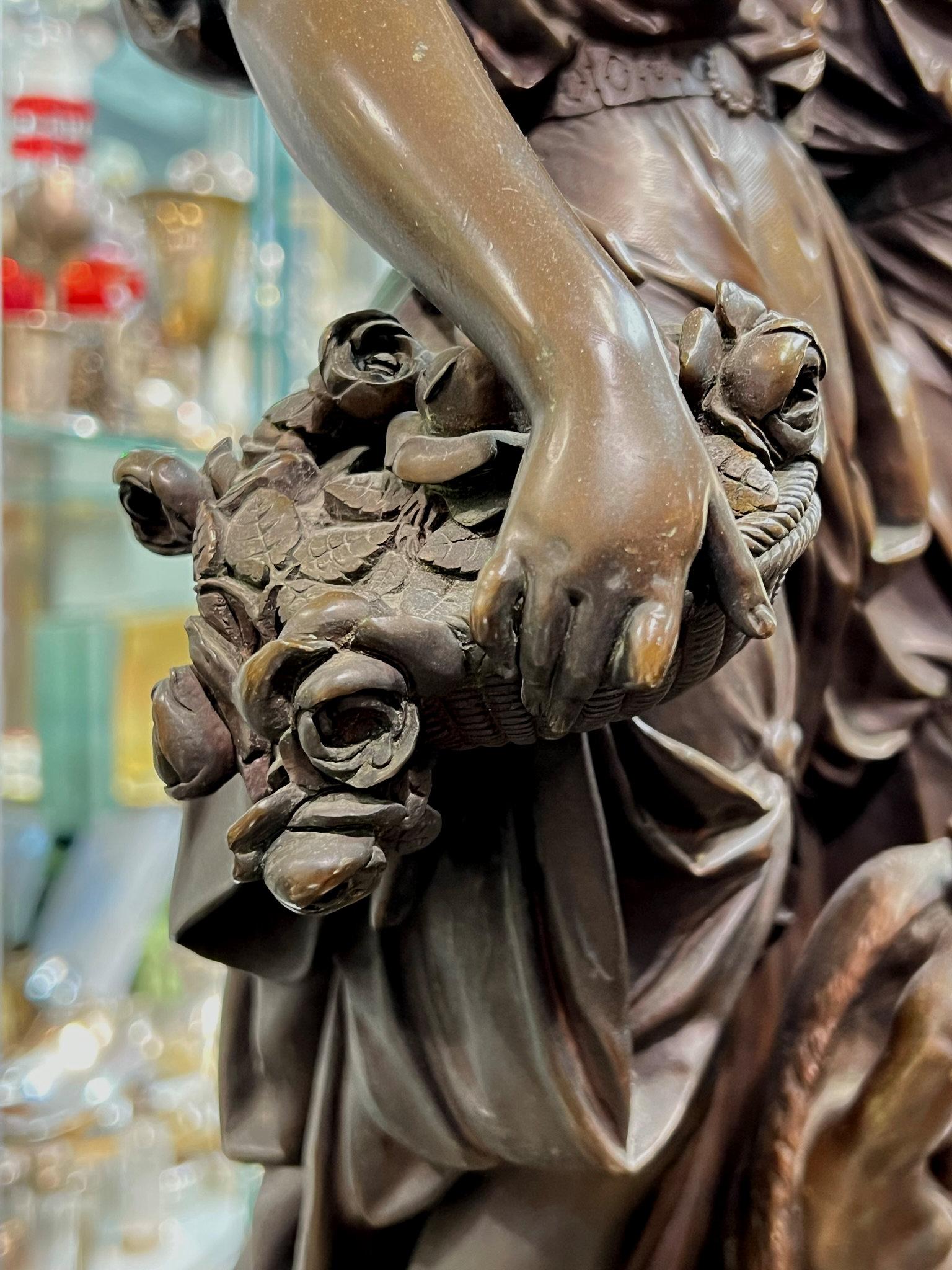 Sculpture en bronze d'une jeune fille par Auguste Joseph Carrier en vente 1