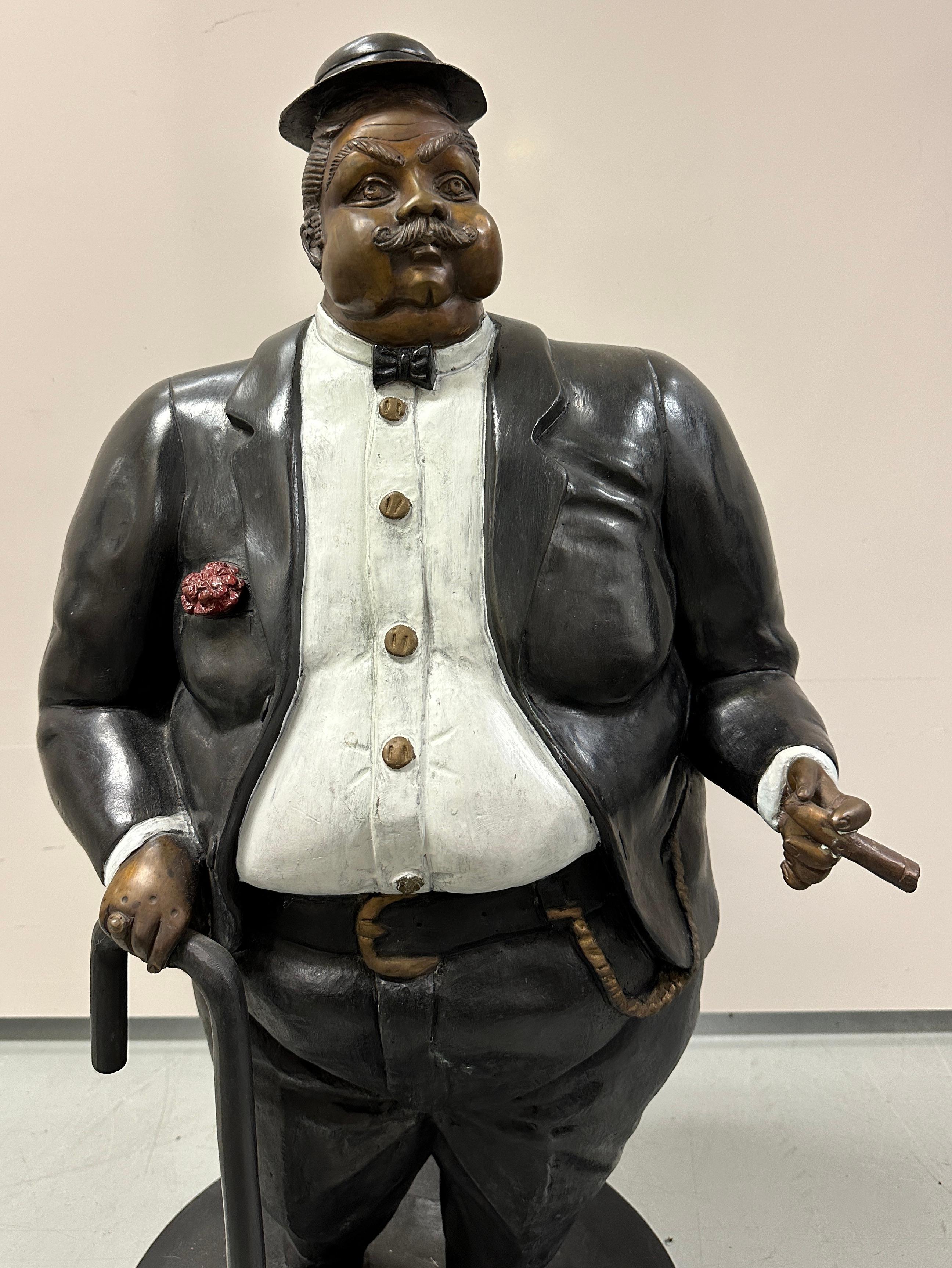 Estroso bronzo patinato e dipinto dell'artista messicano Bruno Luna (nato nel 1963) Uomo con sigaro, 