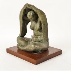 Scultura in bronzo raffigurante una madre con il bambino, Jose Kuri-Brena (messicano, 1914-2004):