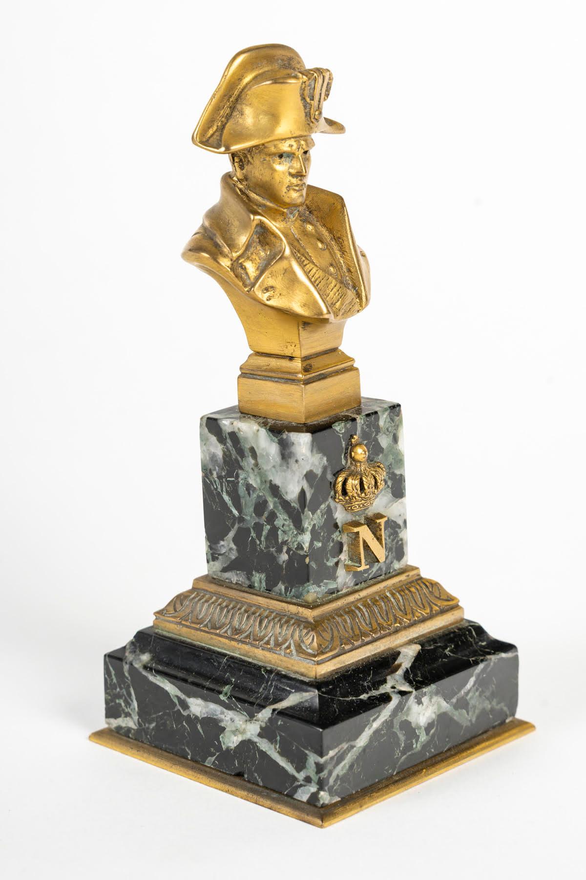 Bronzeskulptur von Napoleon Bonaparte von Emile Pinedo, Napoleon III Periode. (Napoleon III.) im Angebot
