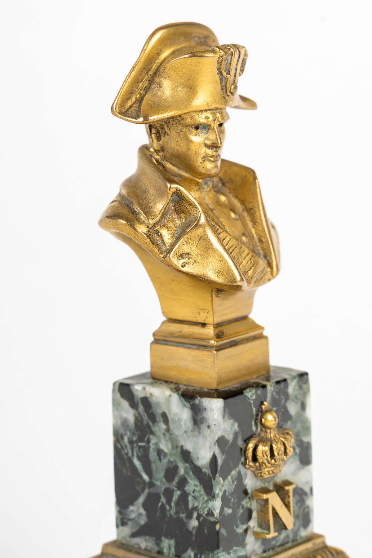 Bronzeskulptur von Napoleon Bonaparte von Emile Pinedo, Napoleon III Periode. (Französisch) im Angebot