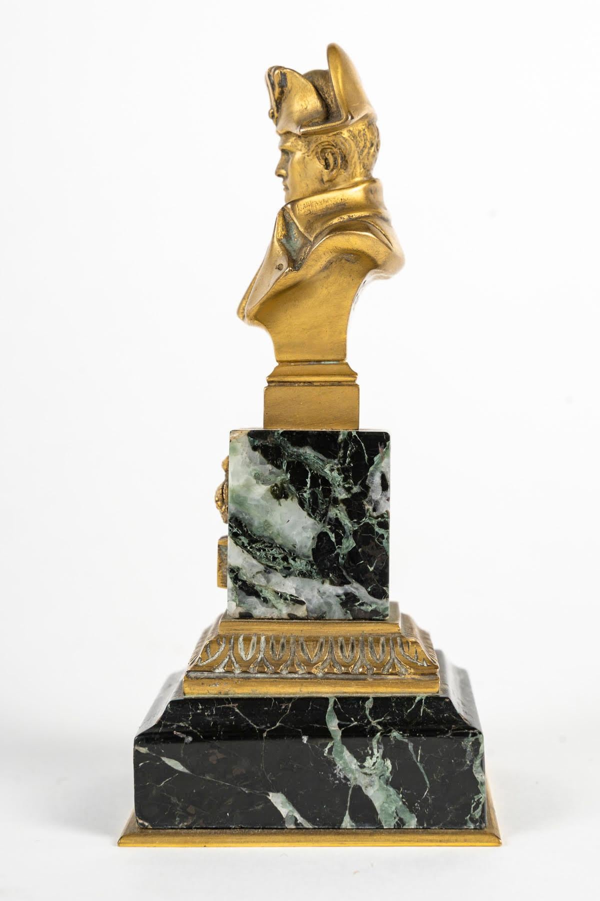 Bronzeskulptur von Napoleon Bonaparte von Emile Pinedo, Napoleon III Periode. im Zustand „Gut“ im Angebot in Saint-Ouen, FR