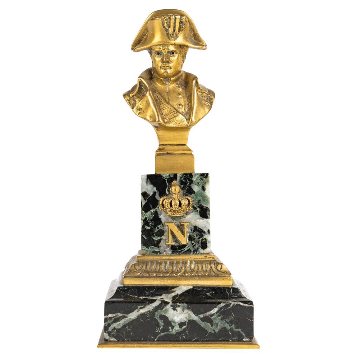 Bronzeskulptur von Napoleon Bonaparte von Emile Pinedo, Napoleon III Periode. im Angebot