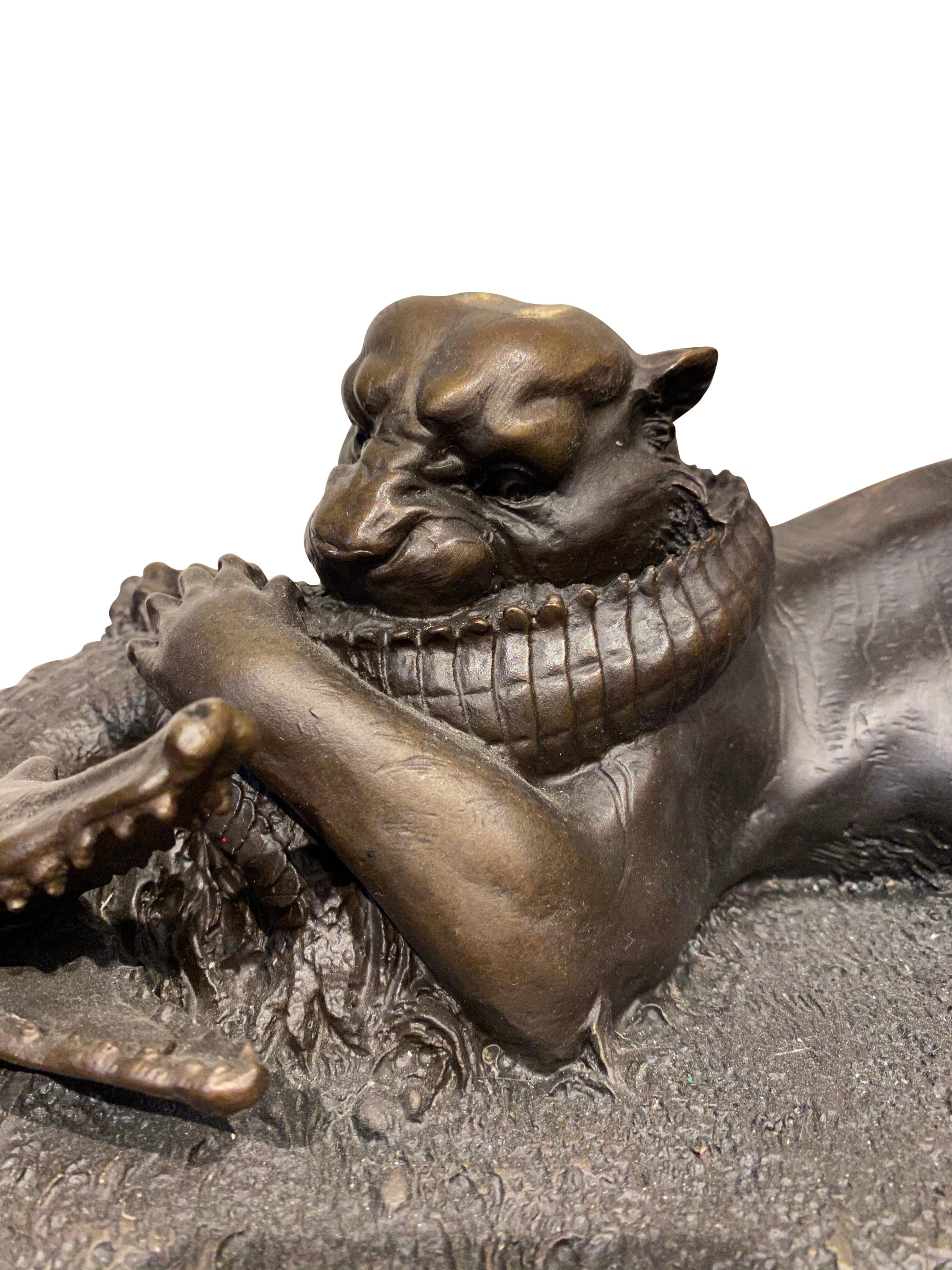 Bronze Sculpture of Panther and Crocodile Fight, 20th Century For Sale 3