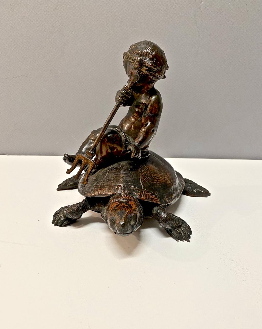 Rococò Scultura in bronzo di Putti su tartaruga in vendita