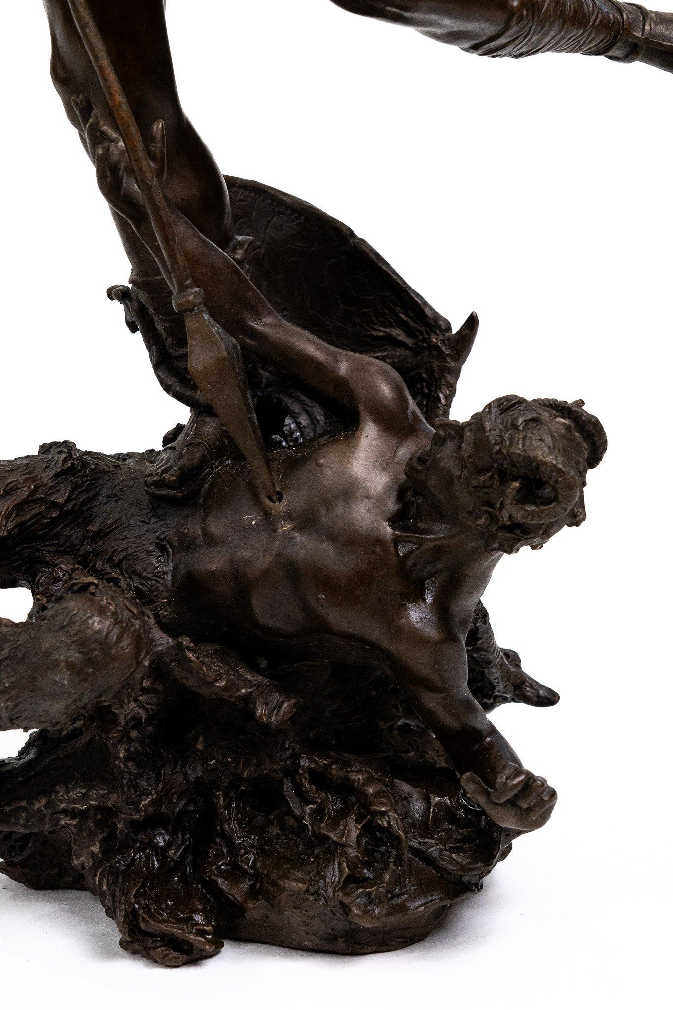 Escultura de bronce de San Miguel en venta 1