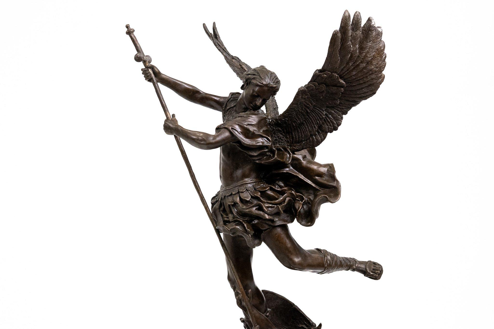 Escultura de bronce de San Miguel en venta 3