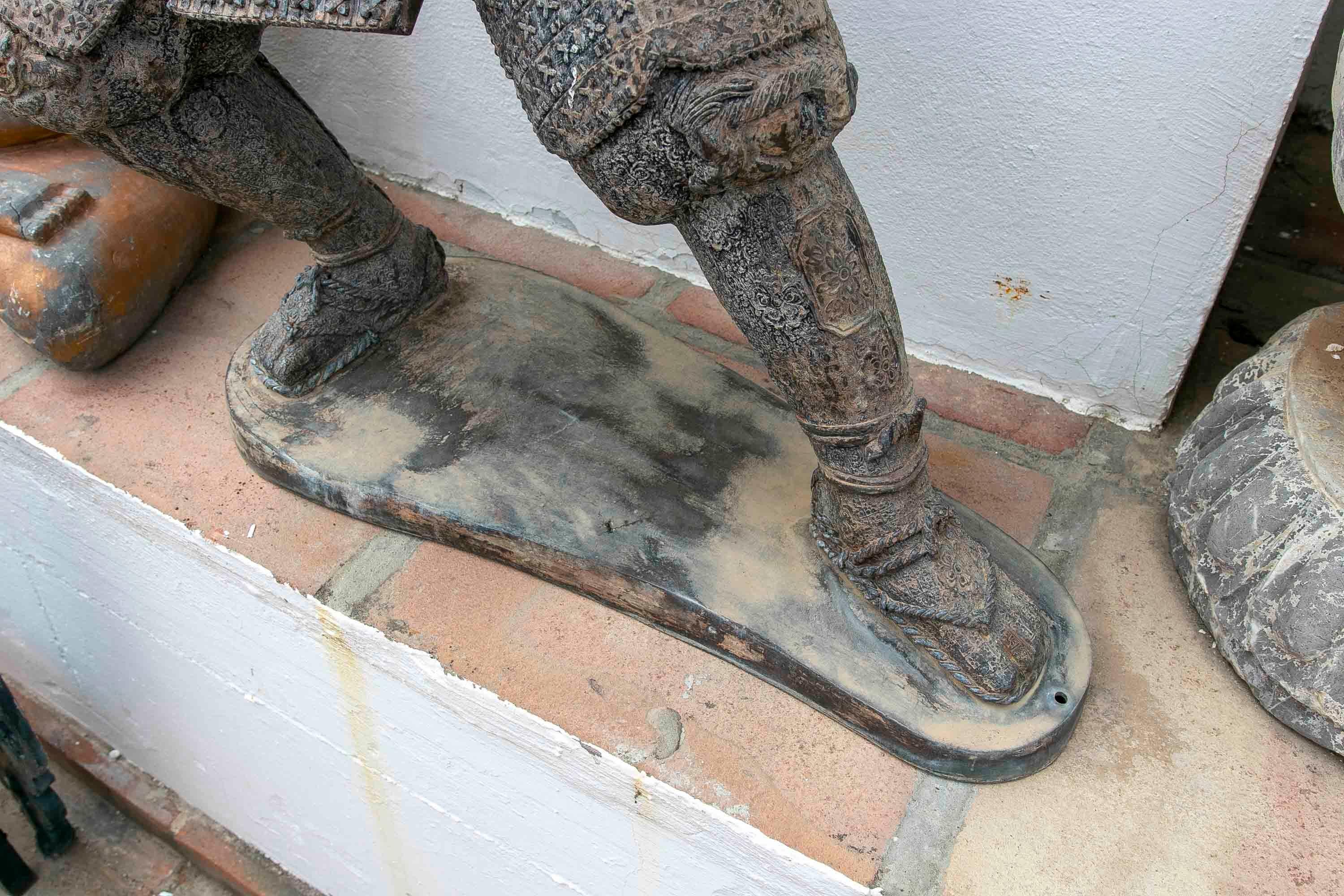 Escultura de Bronce de Samurai con Lanza en Posición de Ataque en venta 9