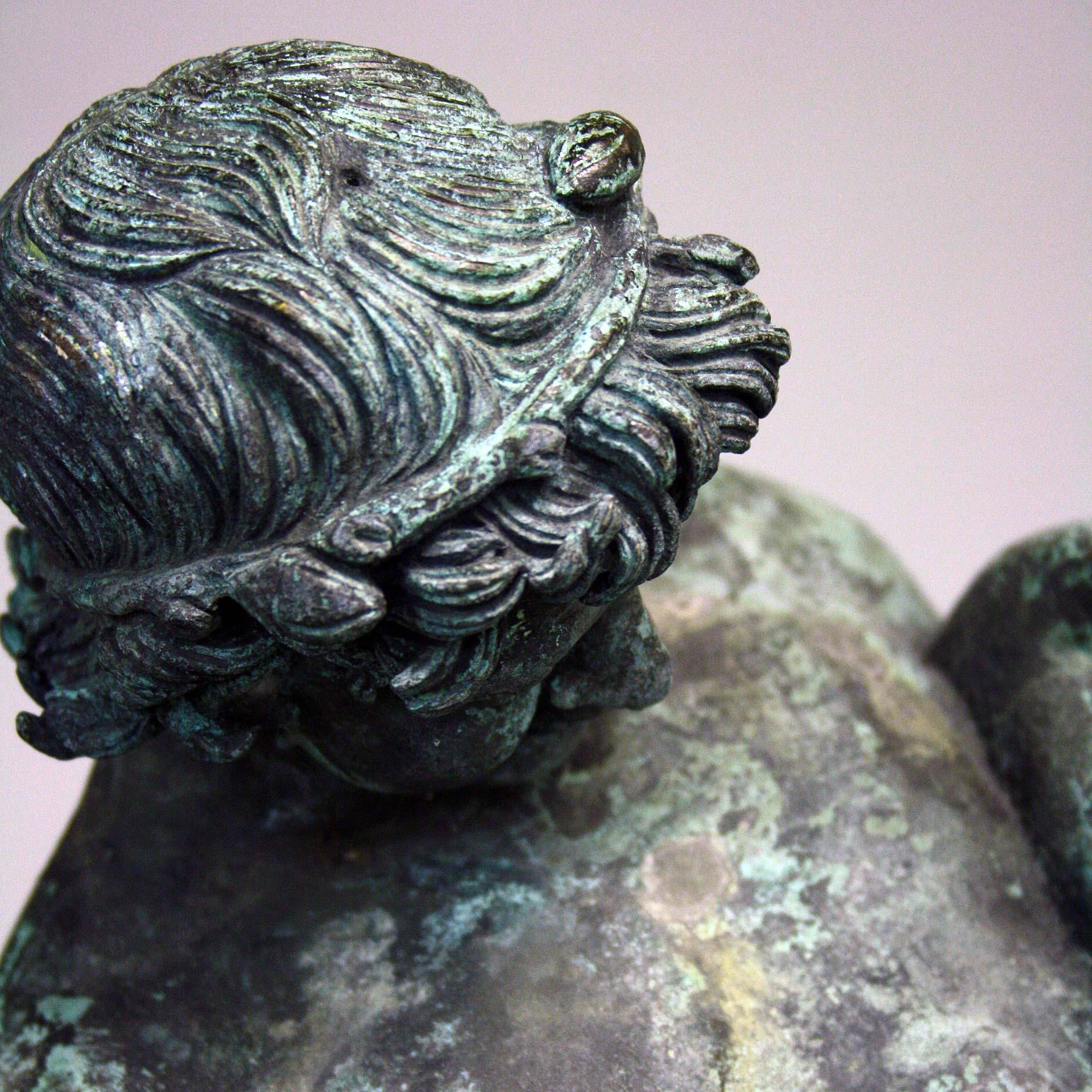 Sculpture en bronze d'un satyre avec une peau de vin d'après un original ancien, 19ème siècle en vente 1