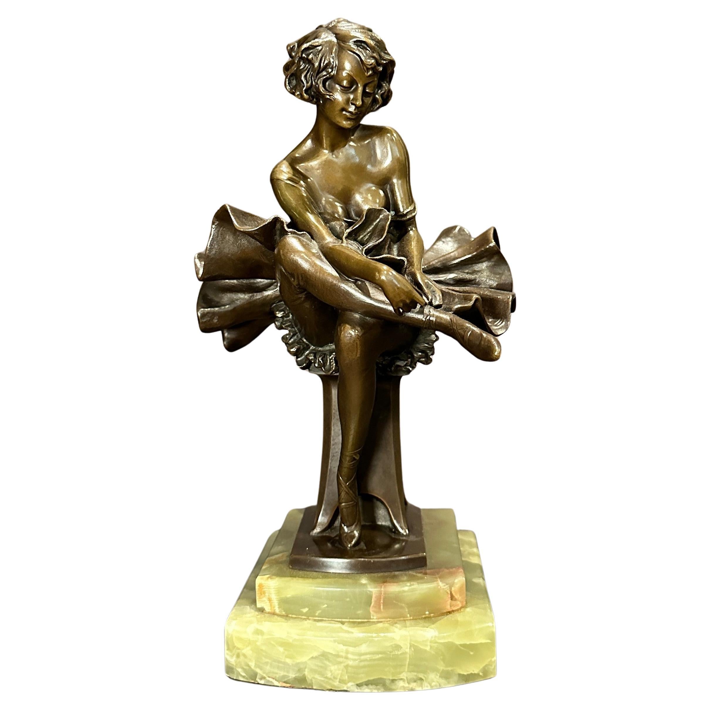 Bronzeskulptur einer sitzenden Ballerina aus Bronze von Josef Lorenzl im Angebot
