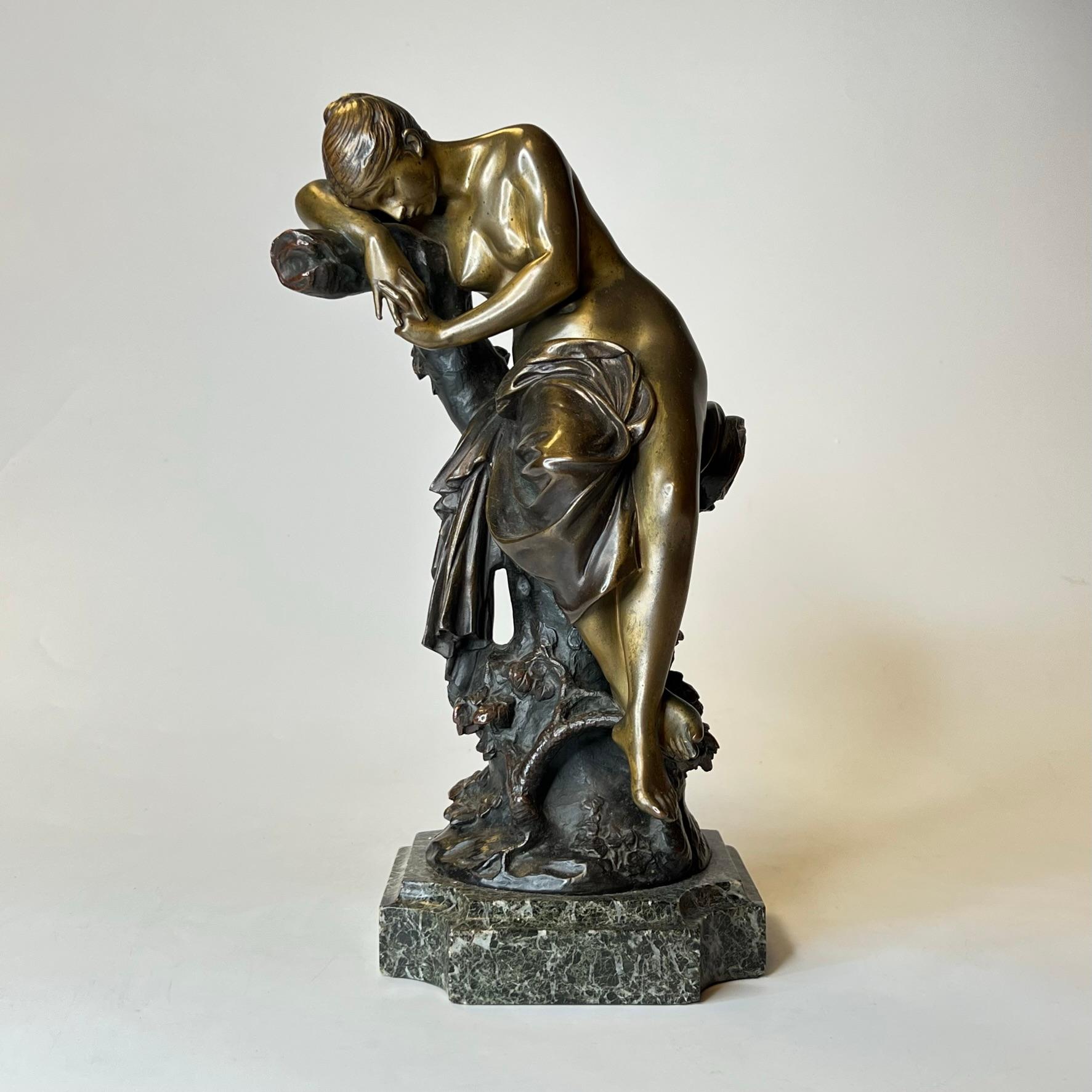 Sculpture en bronze d'une jeune fille endormie par Luca Madrassi (1848-1918) Bon état - En vente à New York, NY