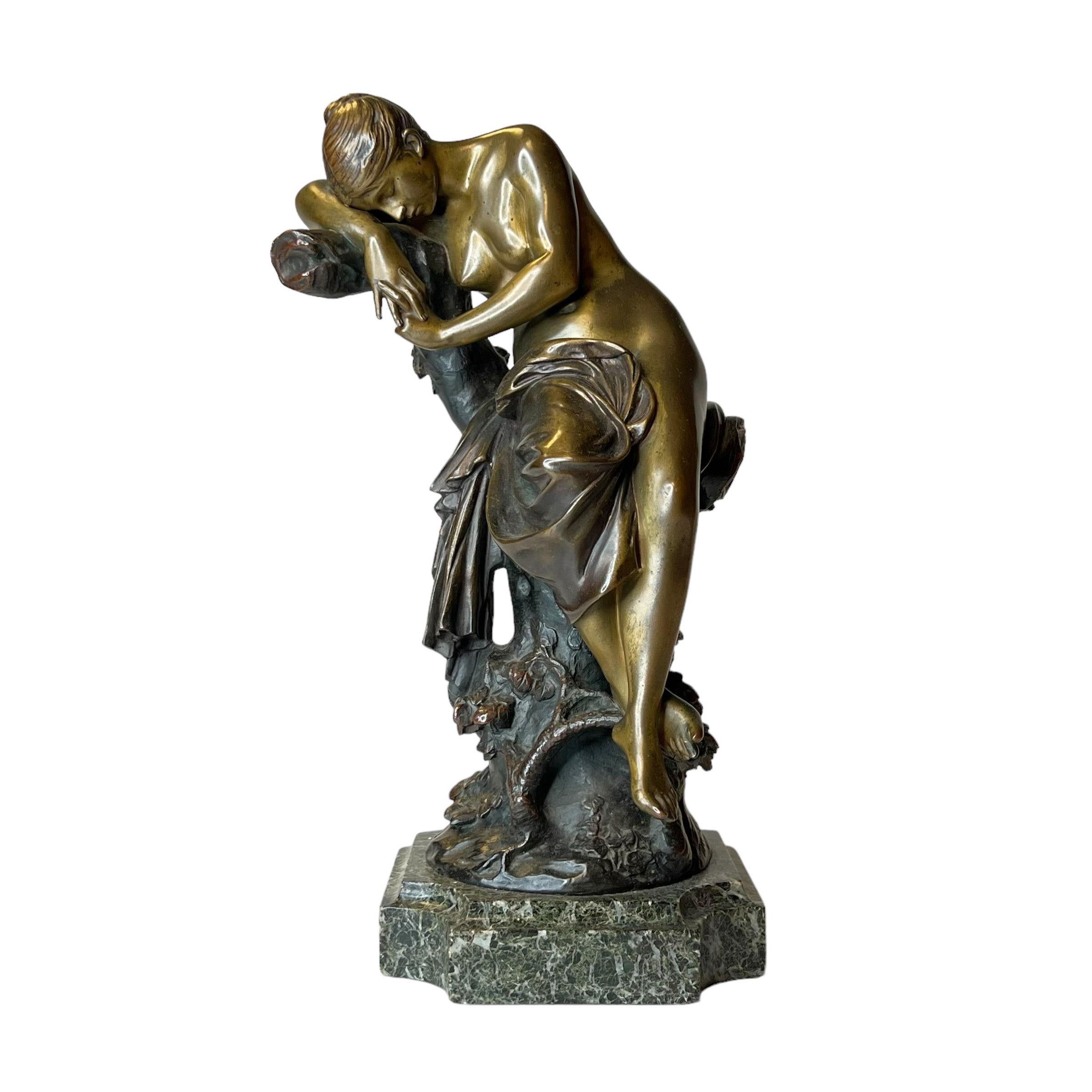 20ième siècle Sculpture en bronze d'une jeune fille endormie par Luca Madrassi (1848-1918) en vente