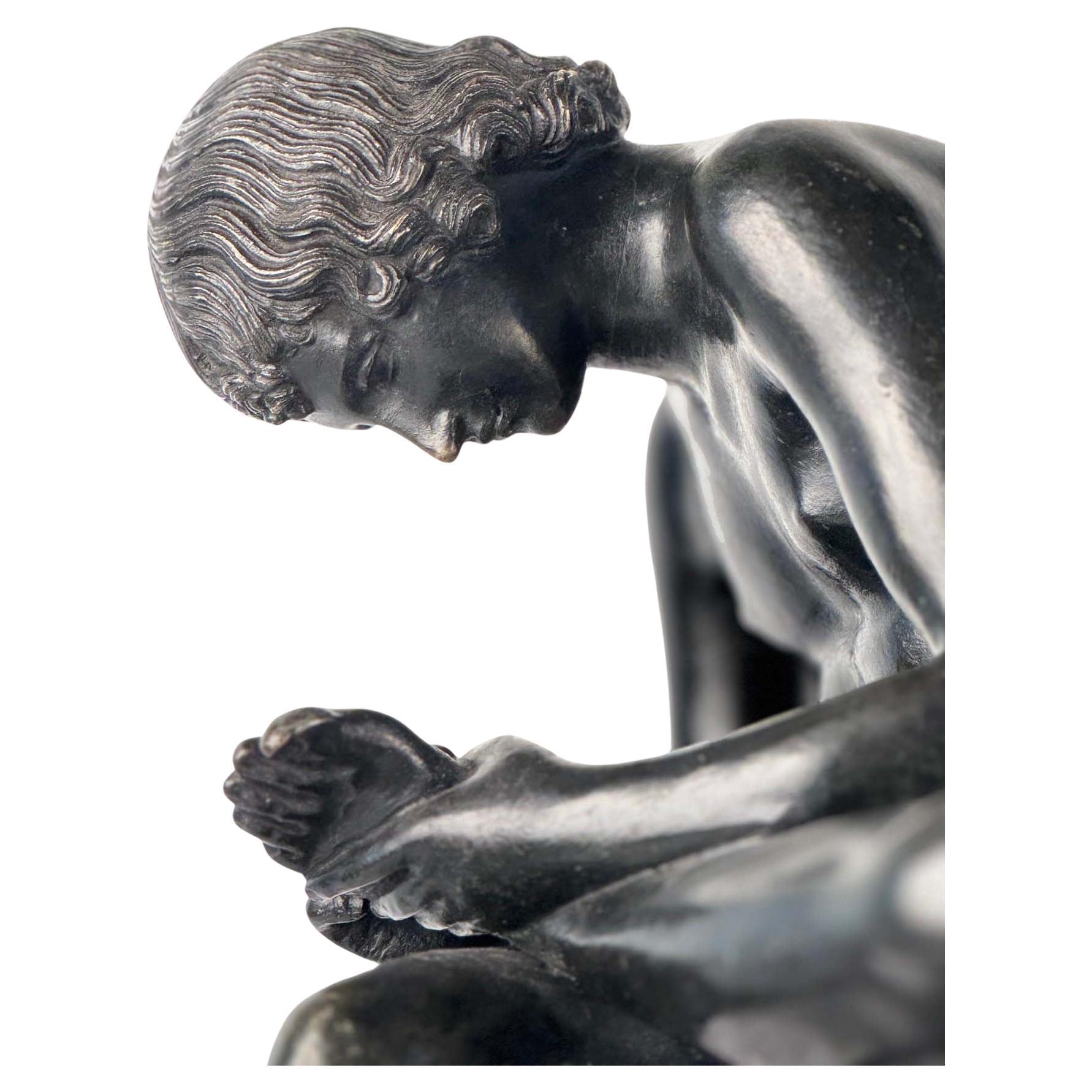 Scultura in bronzo di Spinario o Ragazzo con una spina