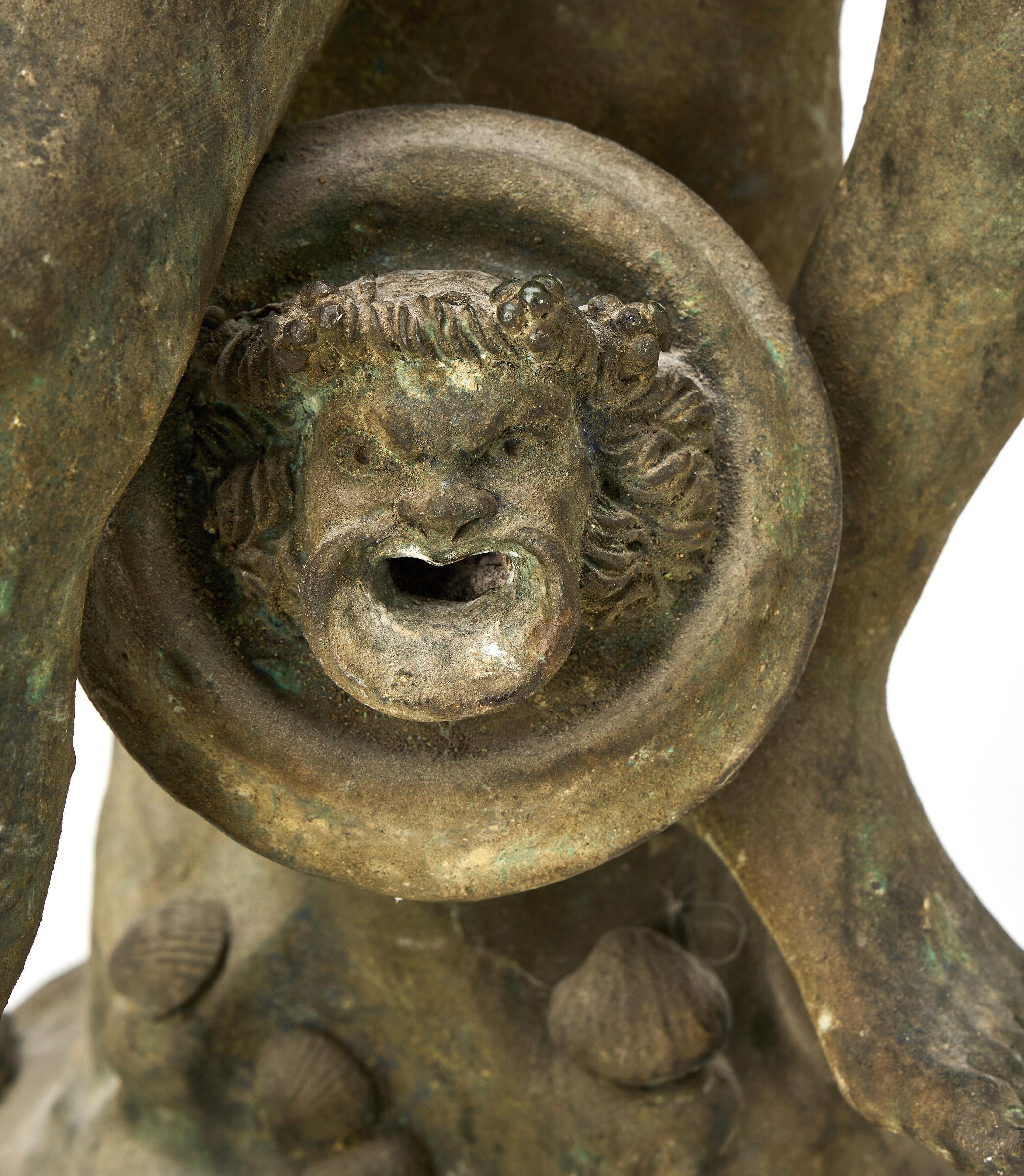 Italiano Scultura in bronzo del Pescatore napoletano dopo l'Antico, XIX secolo in vendita