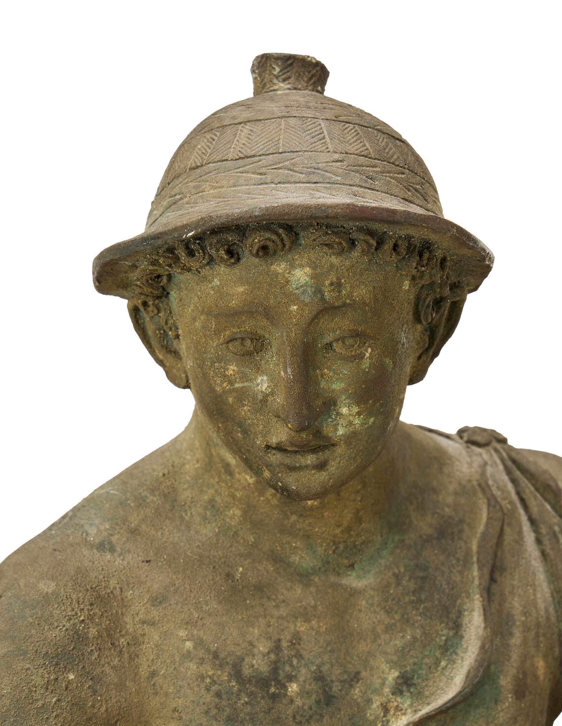 Patinato Scultura in bronzo del Pescatore napoletano dopo l'Antico, XIX secolo in vendita