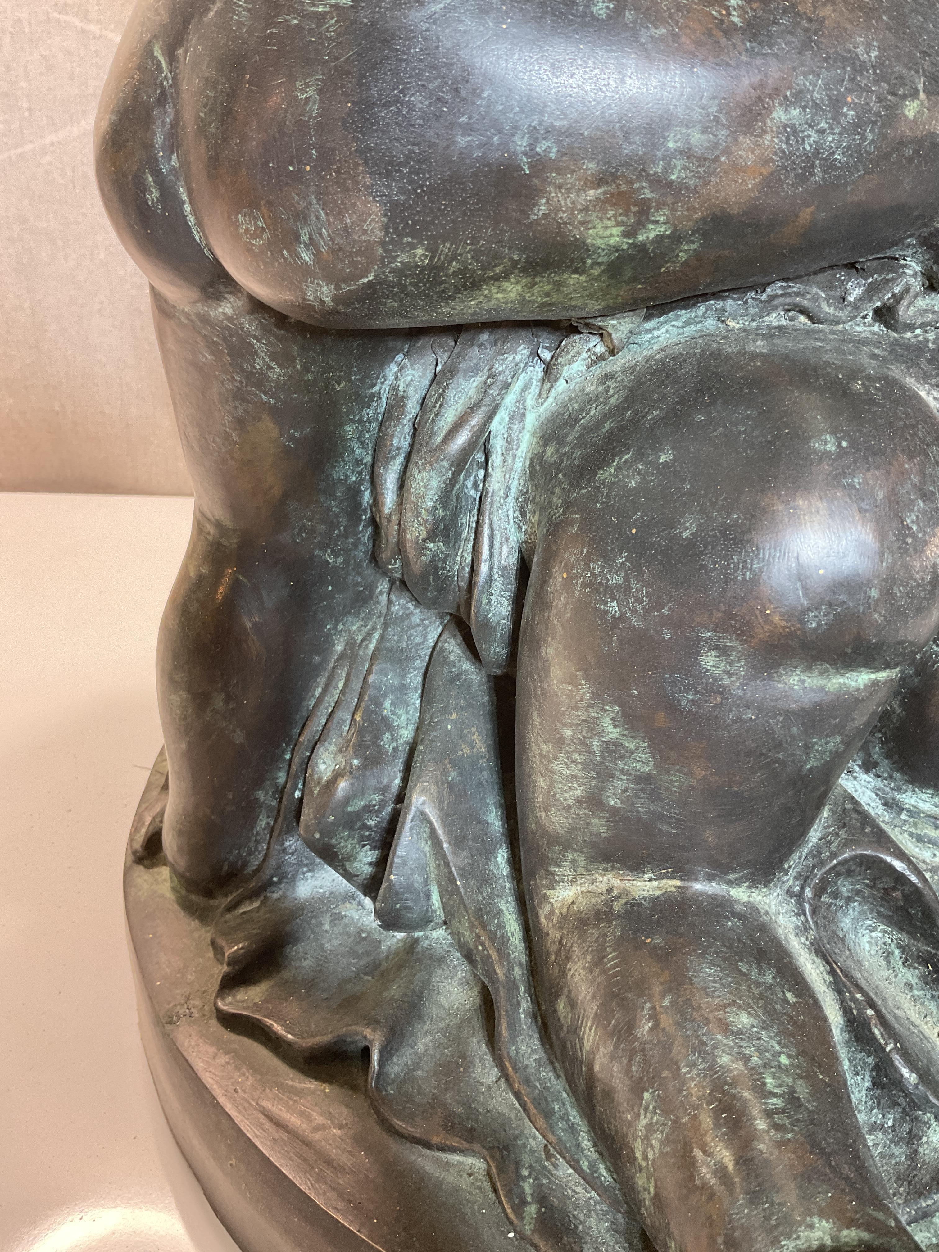 Scultura in bronzo di tre bambini che giocano in vendita 13