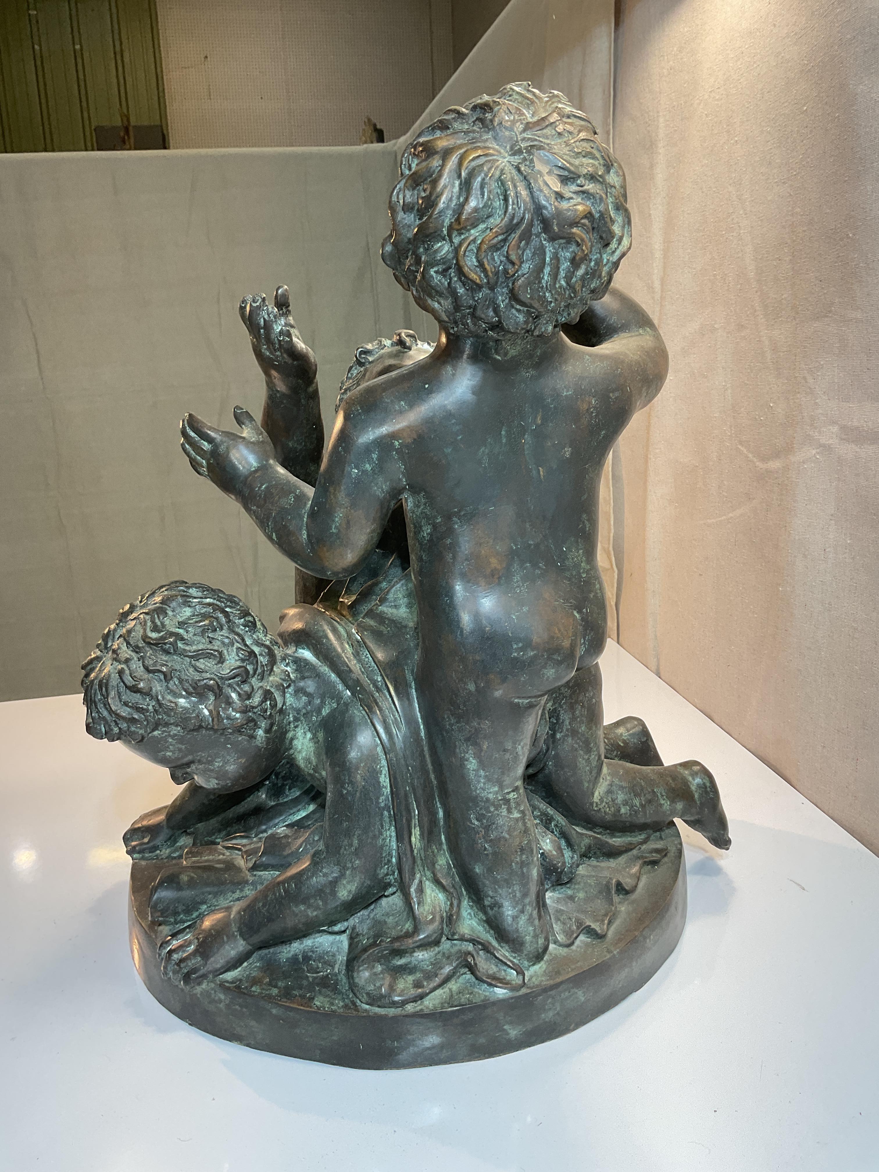 Bronzo Scultura in bronzo di tre bambini che giocano in vendita