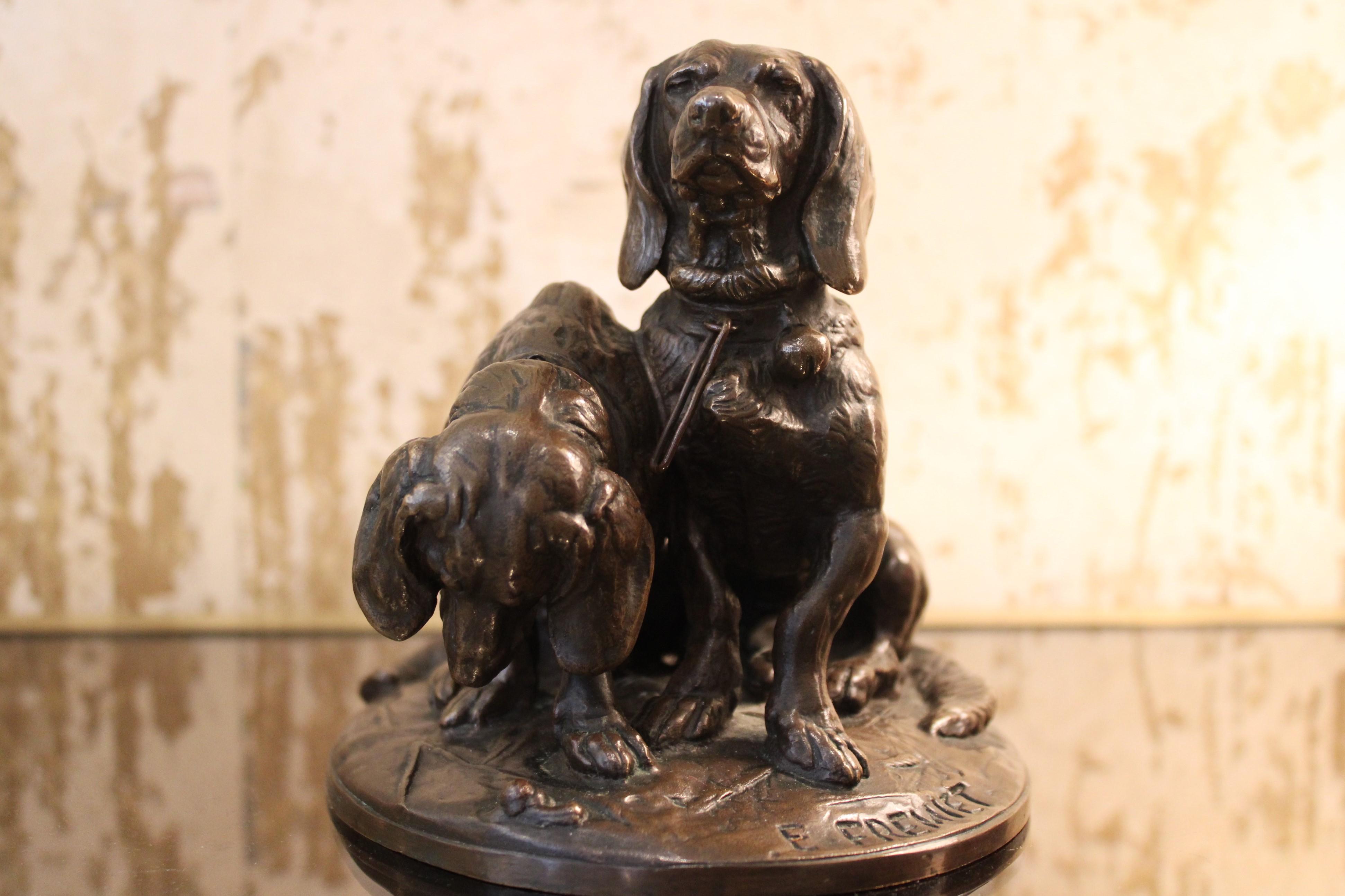 Bronzeskulptur zweier Basset-Hunde (Ravageot et Ravageode) von Emmanuel Frémiet
Unterzeichnet
Frankreich, Anfang 19. Jahrhundert