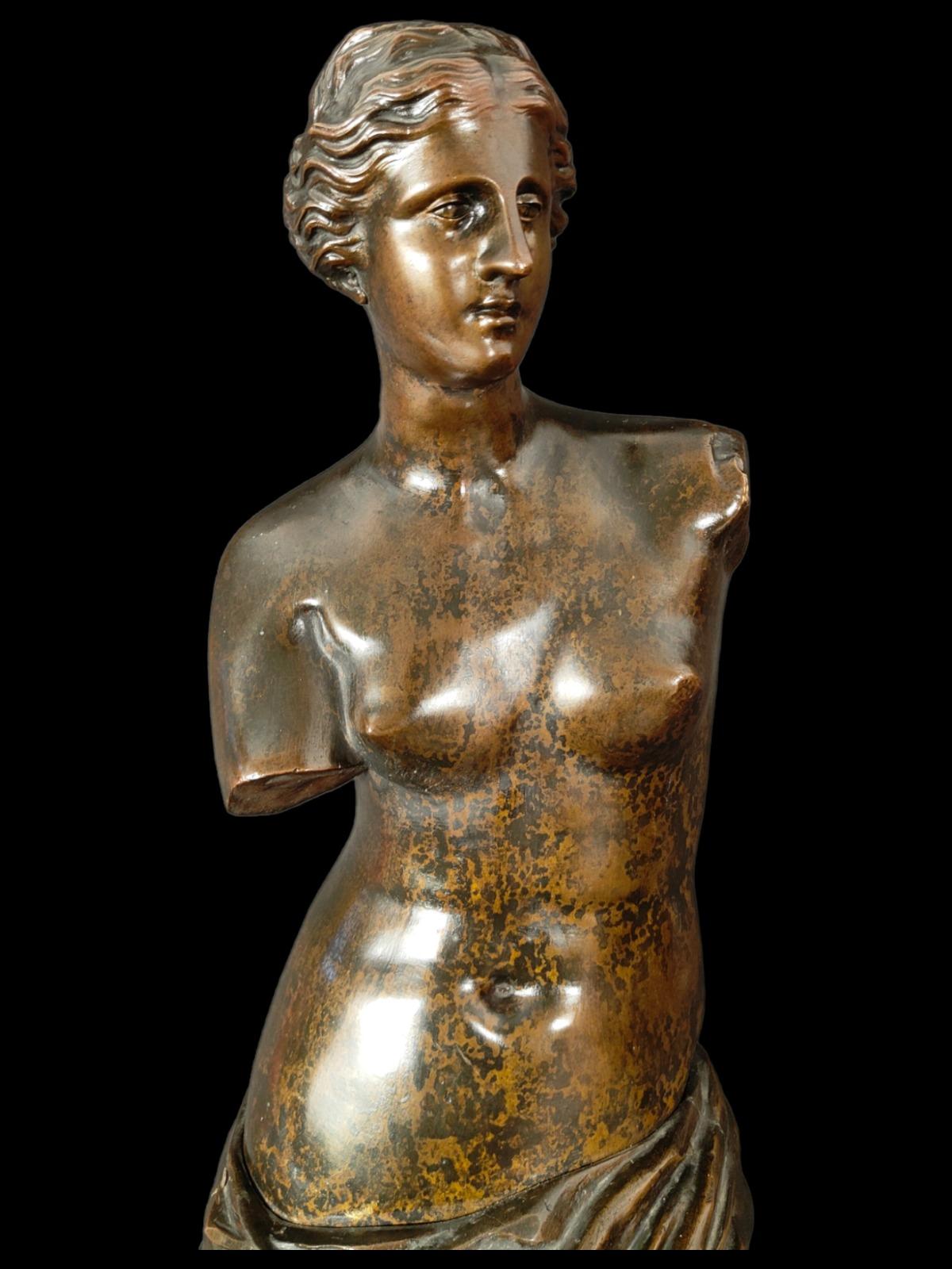 Bronze sculpture of Venus, Louvre museum. Large sculpture of Venus made in the 19th century by the louvre museum. Height: 96 cm.
Good condition.