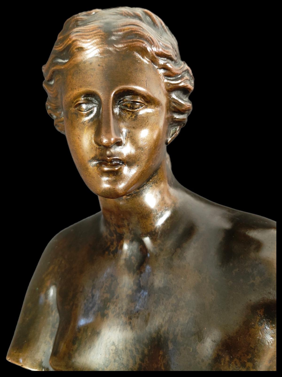 Bronze Sculpture of Venus, Louvre Museum, 19th Century In Good Condition For Sale In Madrid, ES