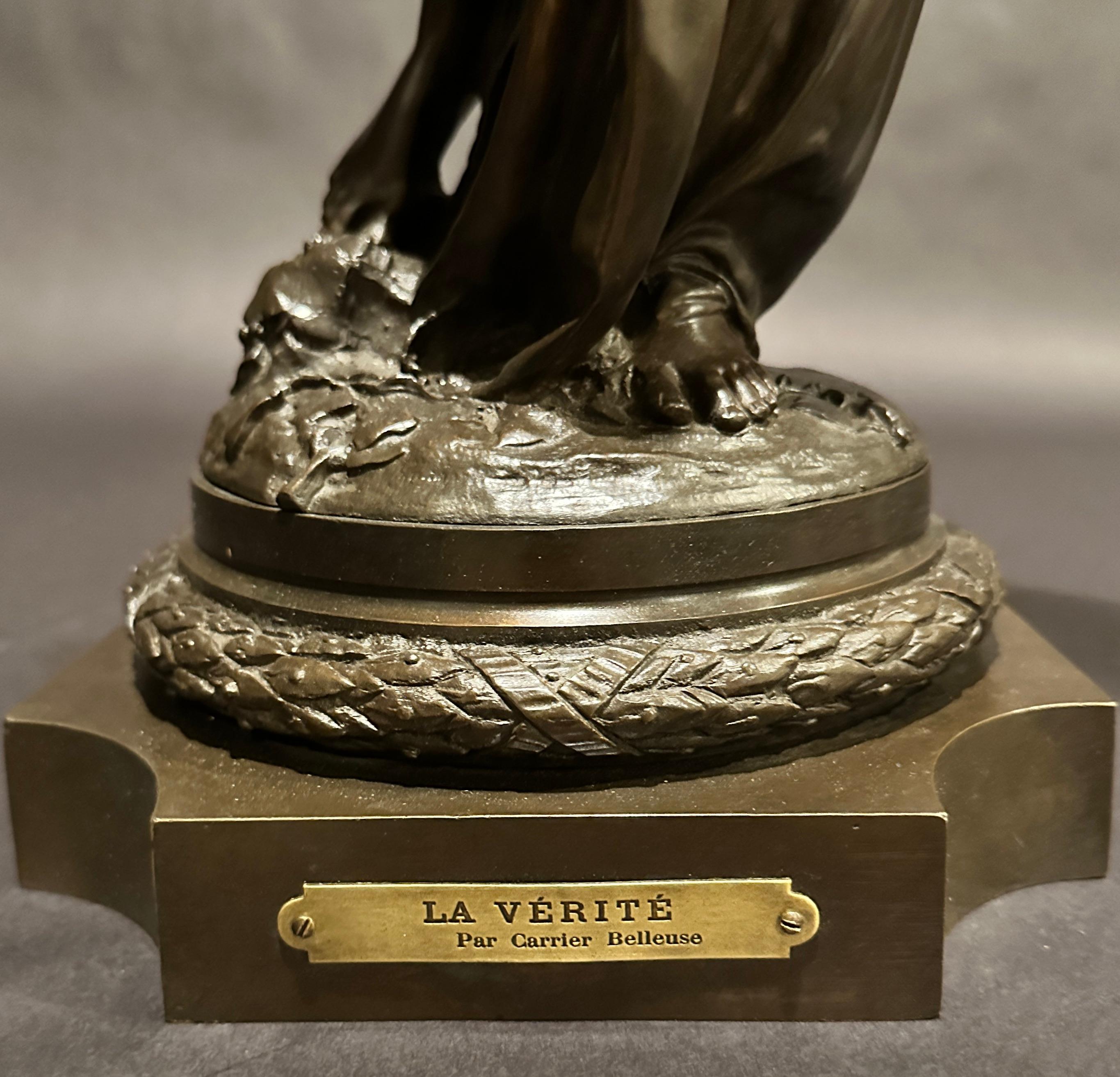 Scultura in bronzo di donna 