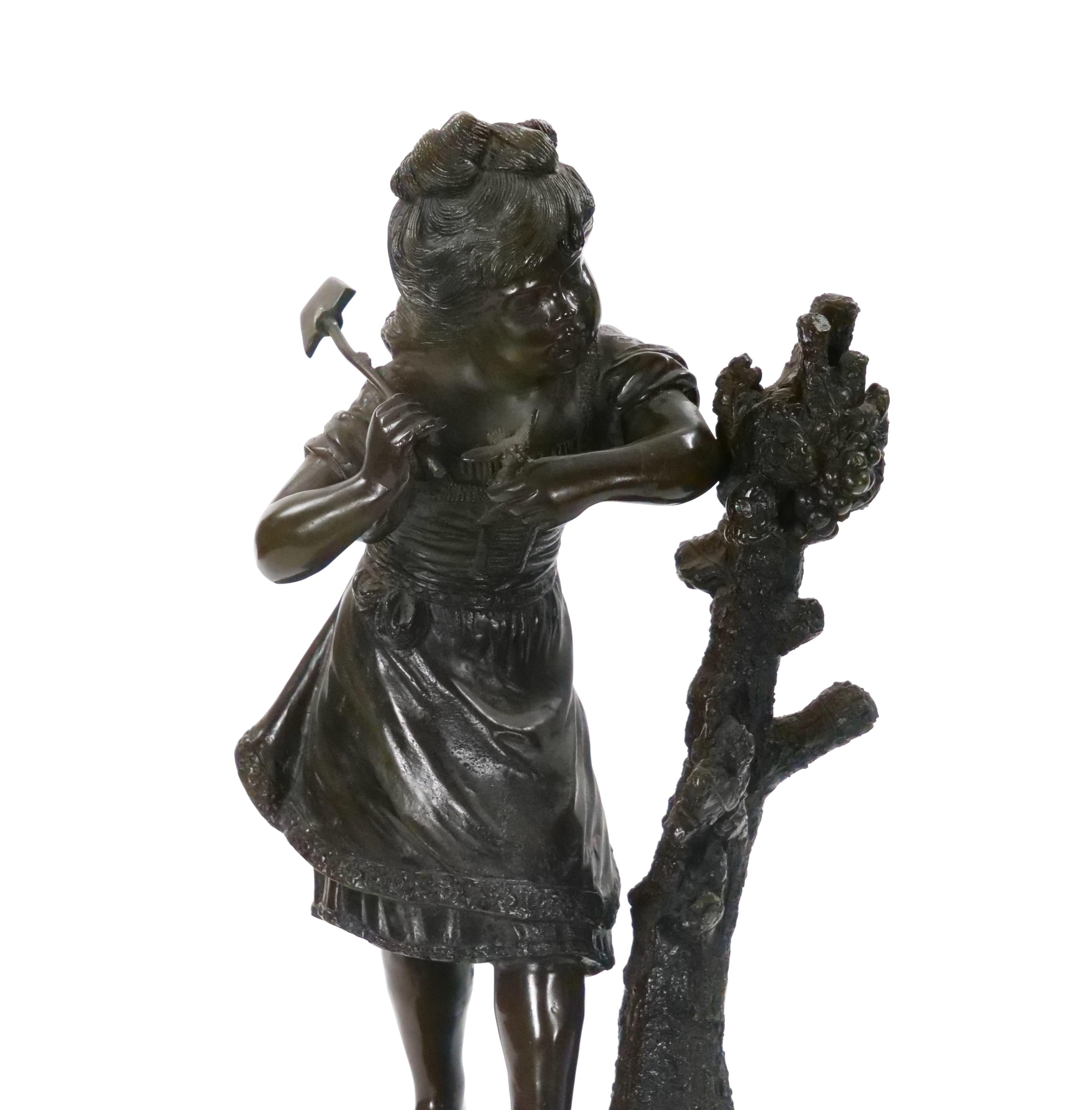 Francese Scultura in bronzo di giovane ragazza / Base in marmo di Moreau in vendita