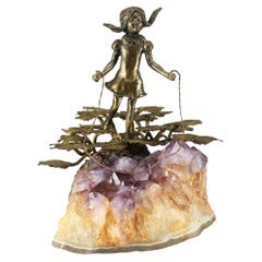 Sculpture en bronze sur cristaux d'améthyste, petite fille sautant à la corde