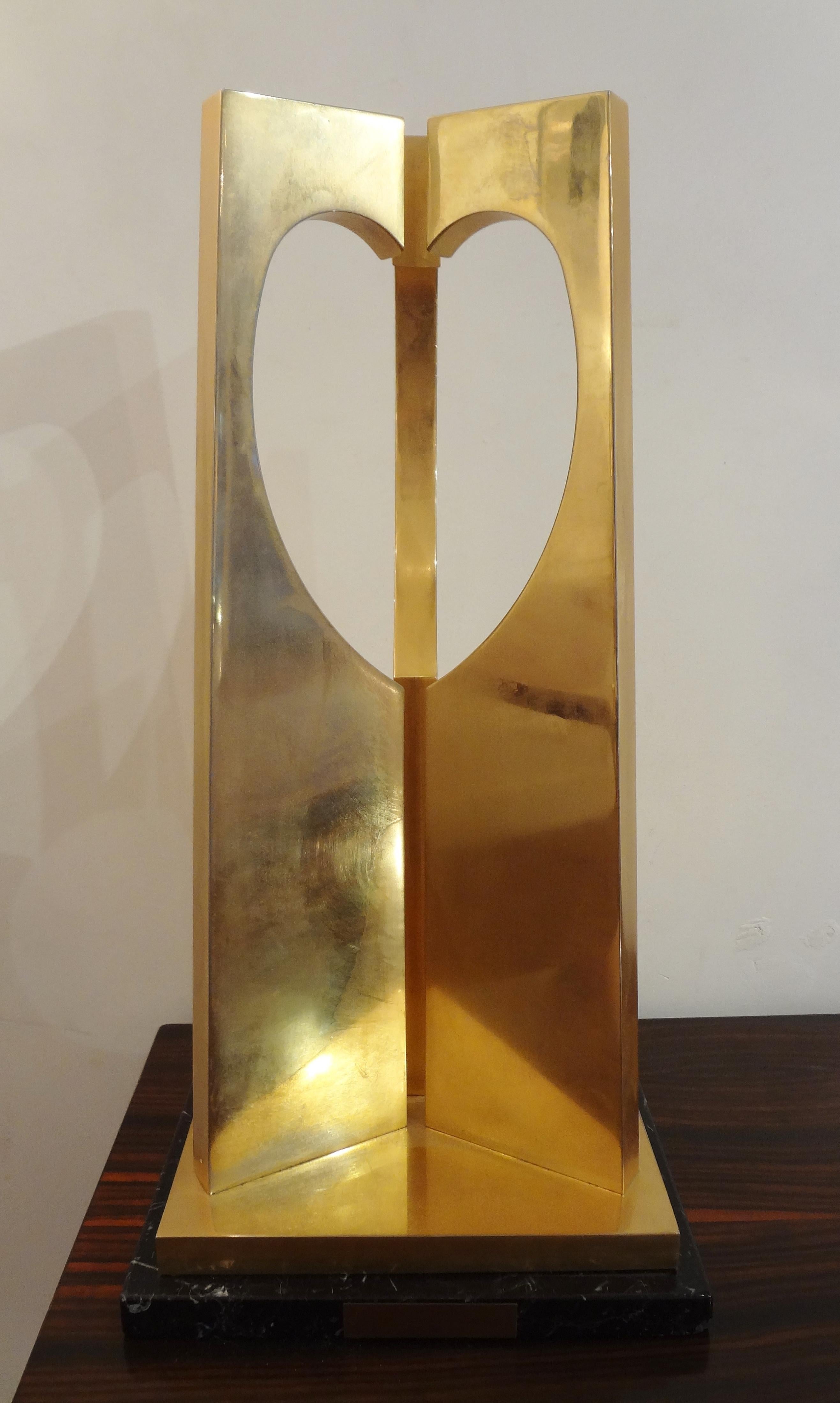Donald Smith et J.D.Marquese, USA.
Gilt bronze sculpture called Open hearts, 1980.
On a black square marble base (w. 
Measures: Bronze H 16 3/4 x W 7 1/2 - 8 inches.