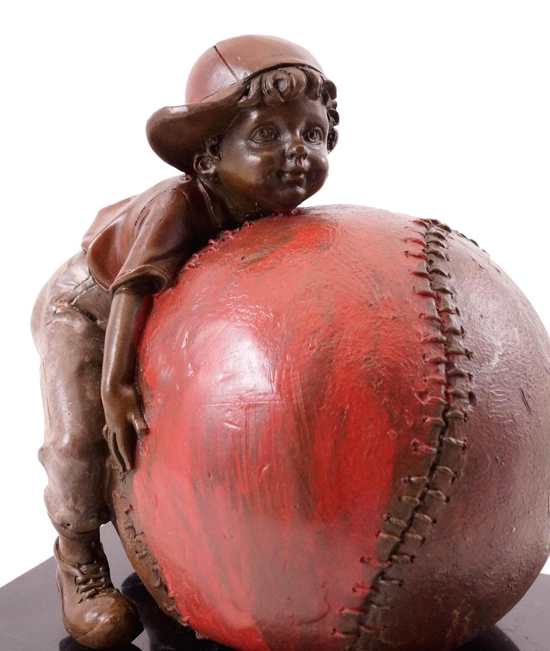 Bronzeskulptur des Kindes und der Freude am Baseball, 20. Jahrhundert. im Angebot 1
