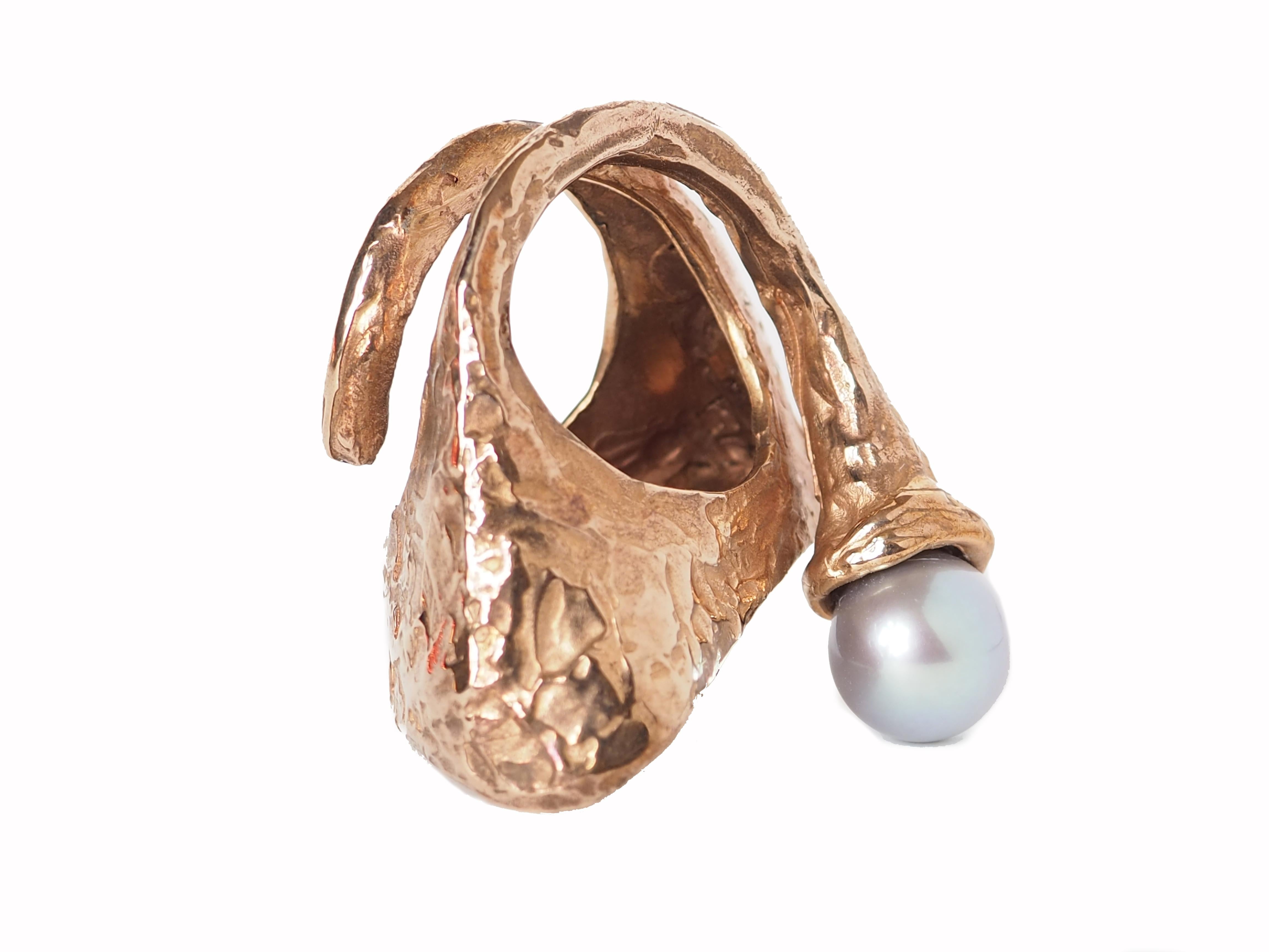 Bronze Sculpture Ring Natural Pearl In New Condition For Sale In Milan, IT