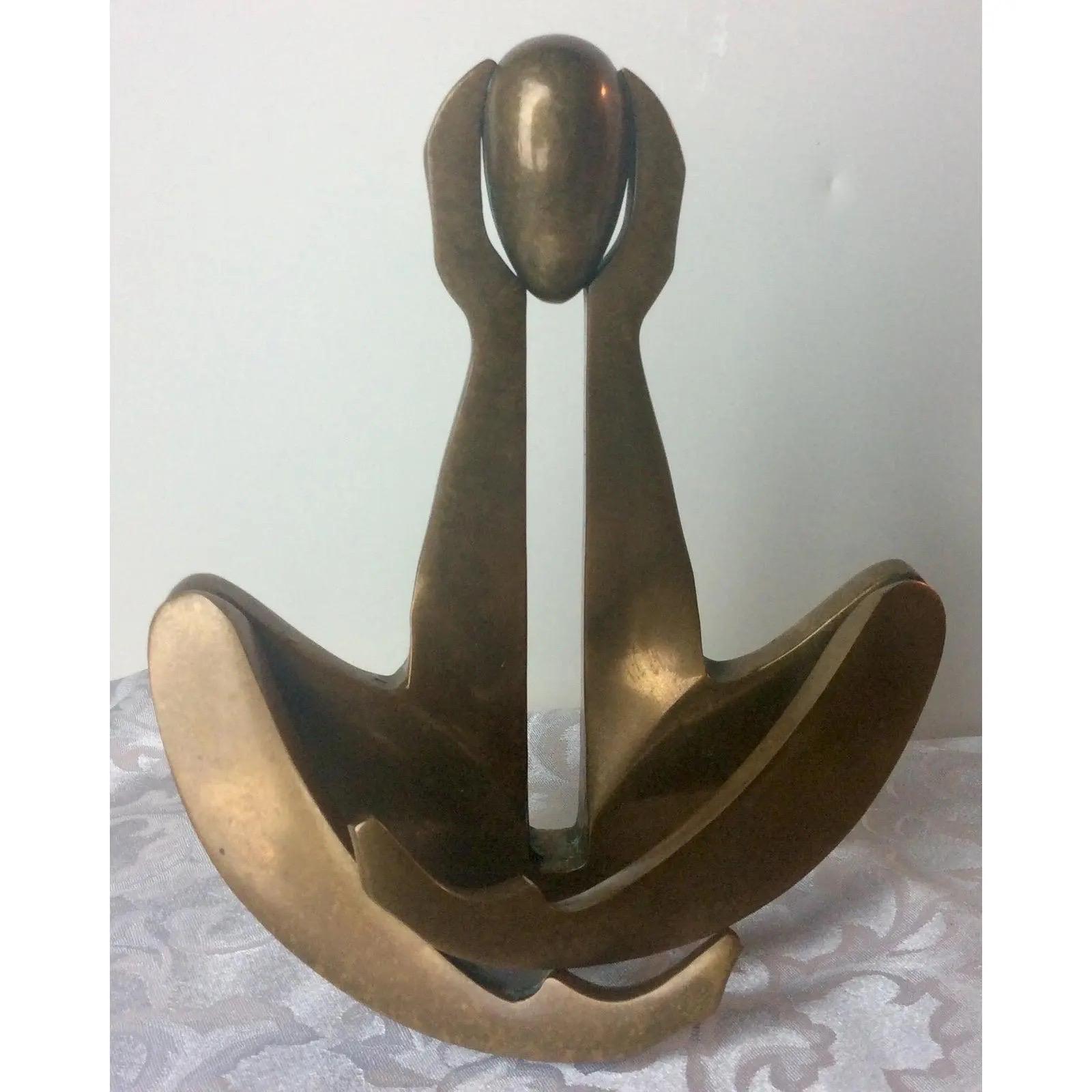 Eine abstrakte Bronzeskulptur von Arleen Eichengreen und Nancy Gensburg. Die geformte Bronze lässt eine sitzende Figur vermuten, deren Kopf in den Händen ruht. Signiert und nummeriert 10/12.