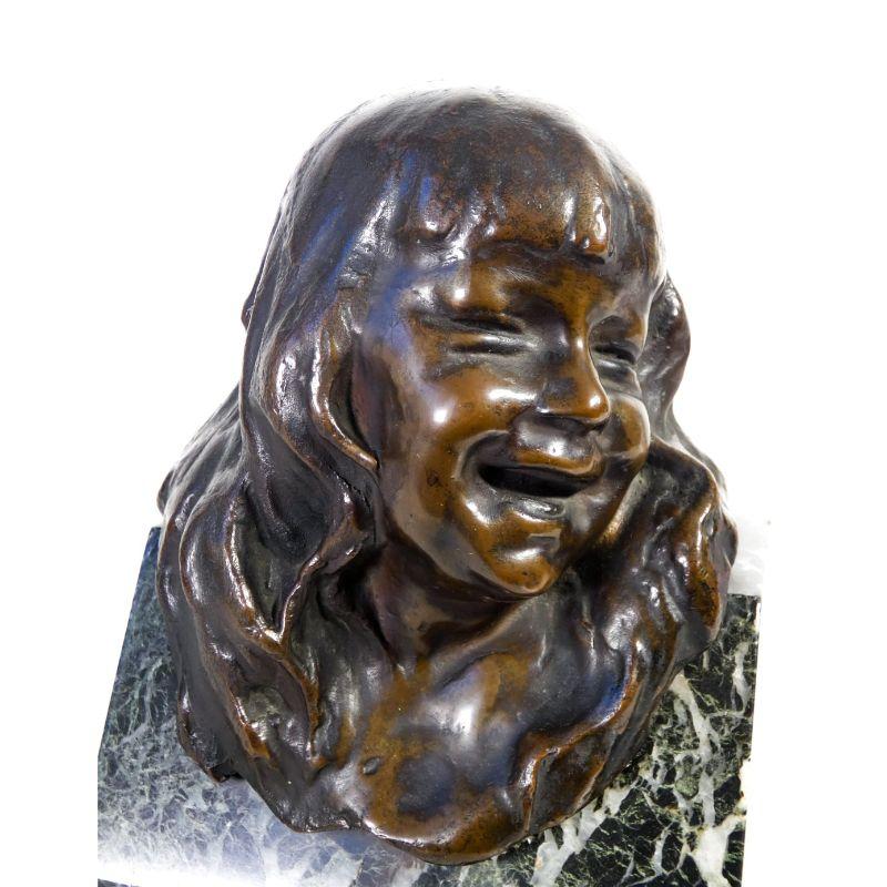 italien Sculpture en bronze signée Corrado Betta, fille en vente