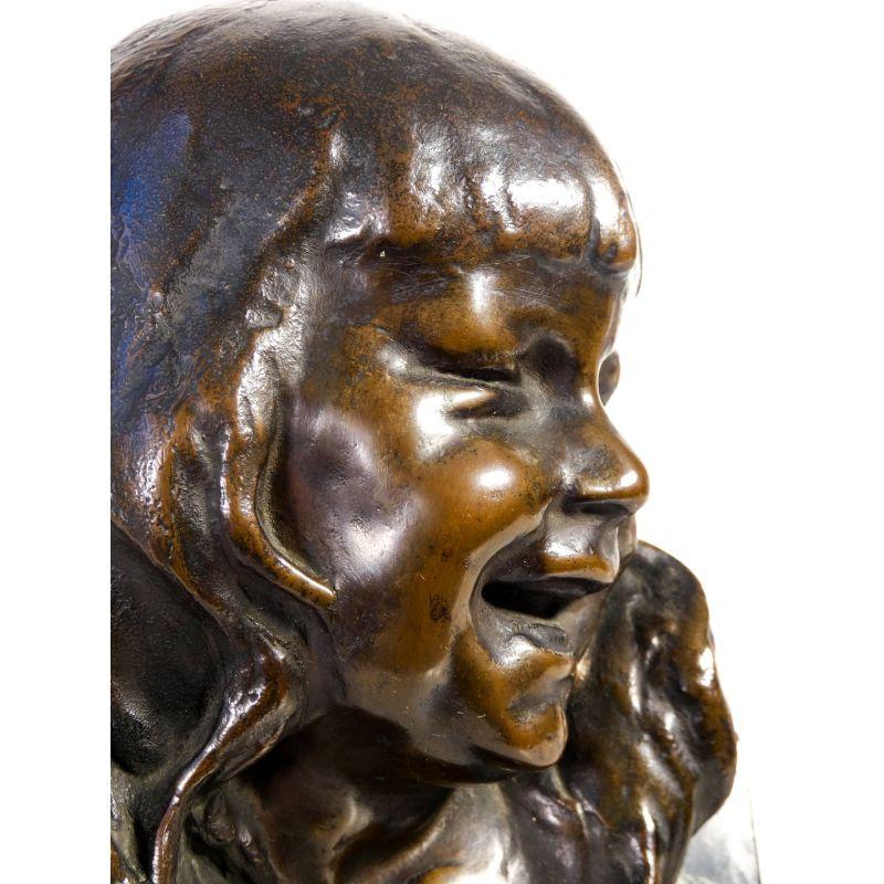 Bronze Sculpture en bronze signée Corrado Betta, fille en vente