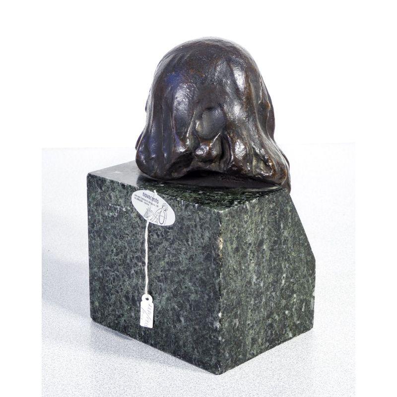 Sculpture en bronze signée Corrado Betta, fille en vente 2
