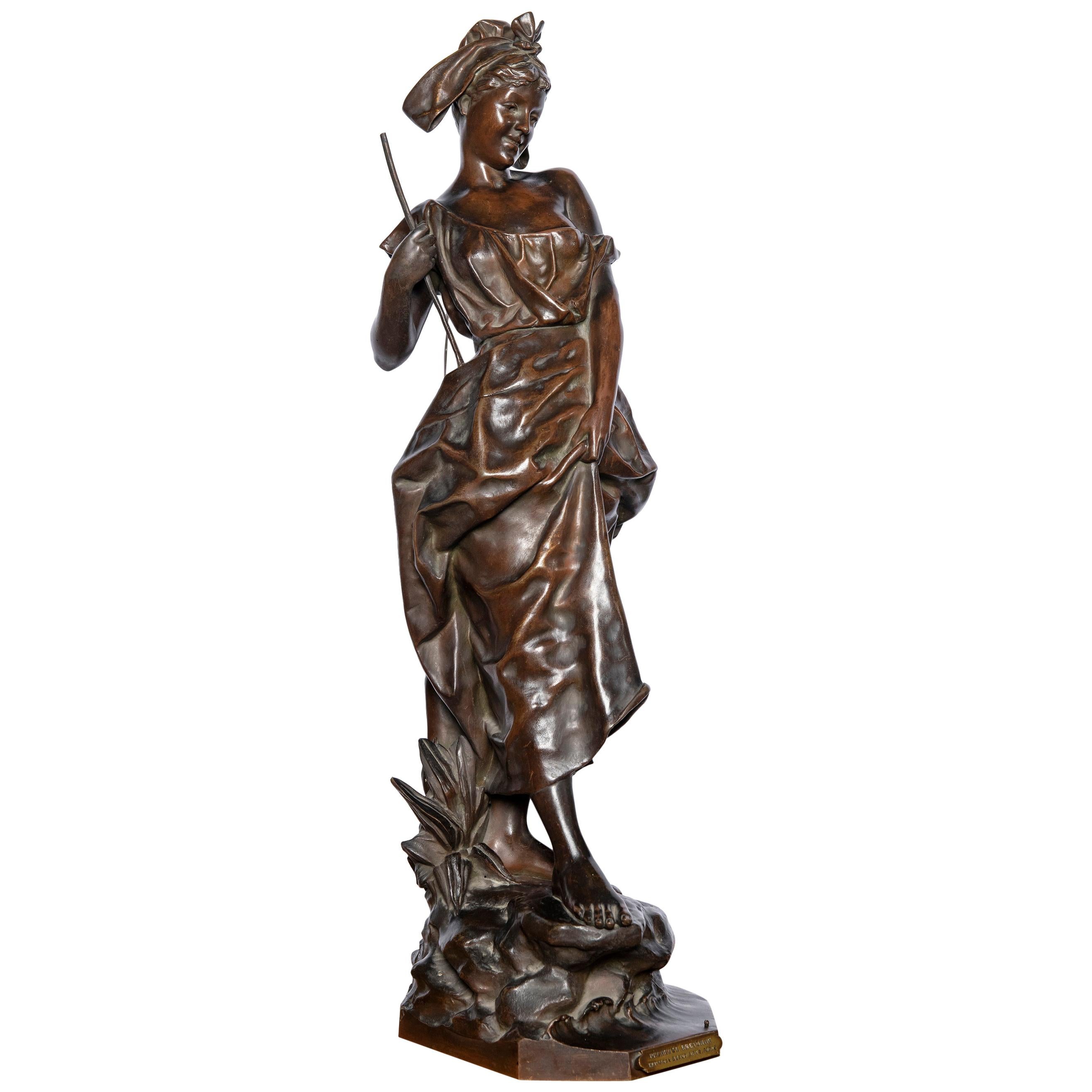 Sculpture en bronze signée G. Obiols:: intitulée "Pecheuse Bretonne":: France en vente