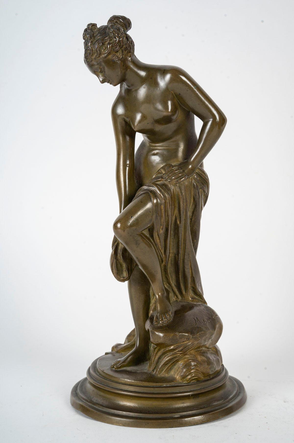 Sculpture en bronze signée Moreau, époque Napoléon III, XIXe siècle.

Sculpture en bronze patiné signée Moreau, XIXe siècle, époque Napoléon III.
H : 25cm, p : 11.5cm