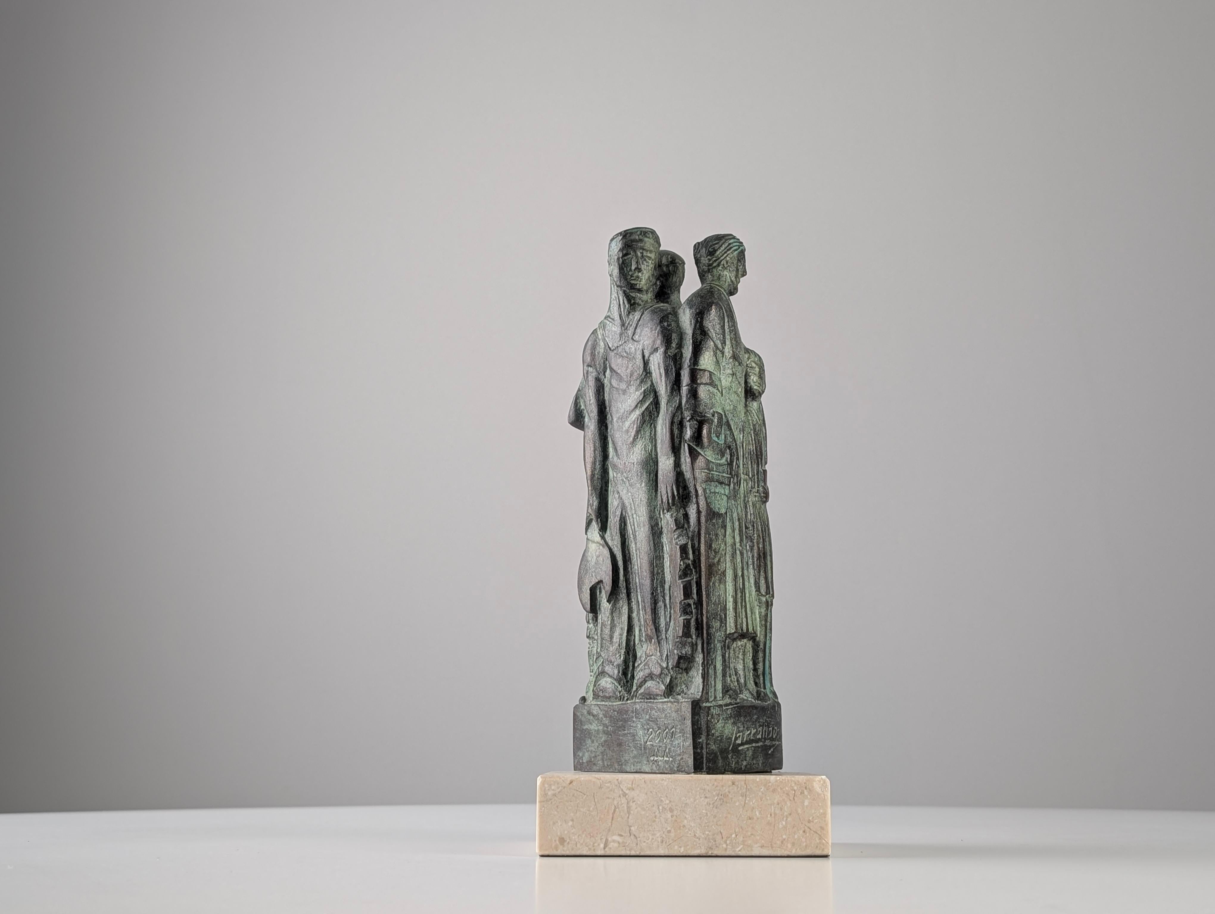 Bronzeskulptur mit dem Titel Sustraiak, geschaffen von dem bekannten baskischen Künstler Paulino Larrañaga im Jahr 2001, signiert und nummeriert als 13 von 50 Exemplaren in einer limitierten Auflage. Dieses aus dem Baskenland in Nordspanien