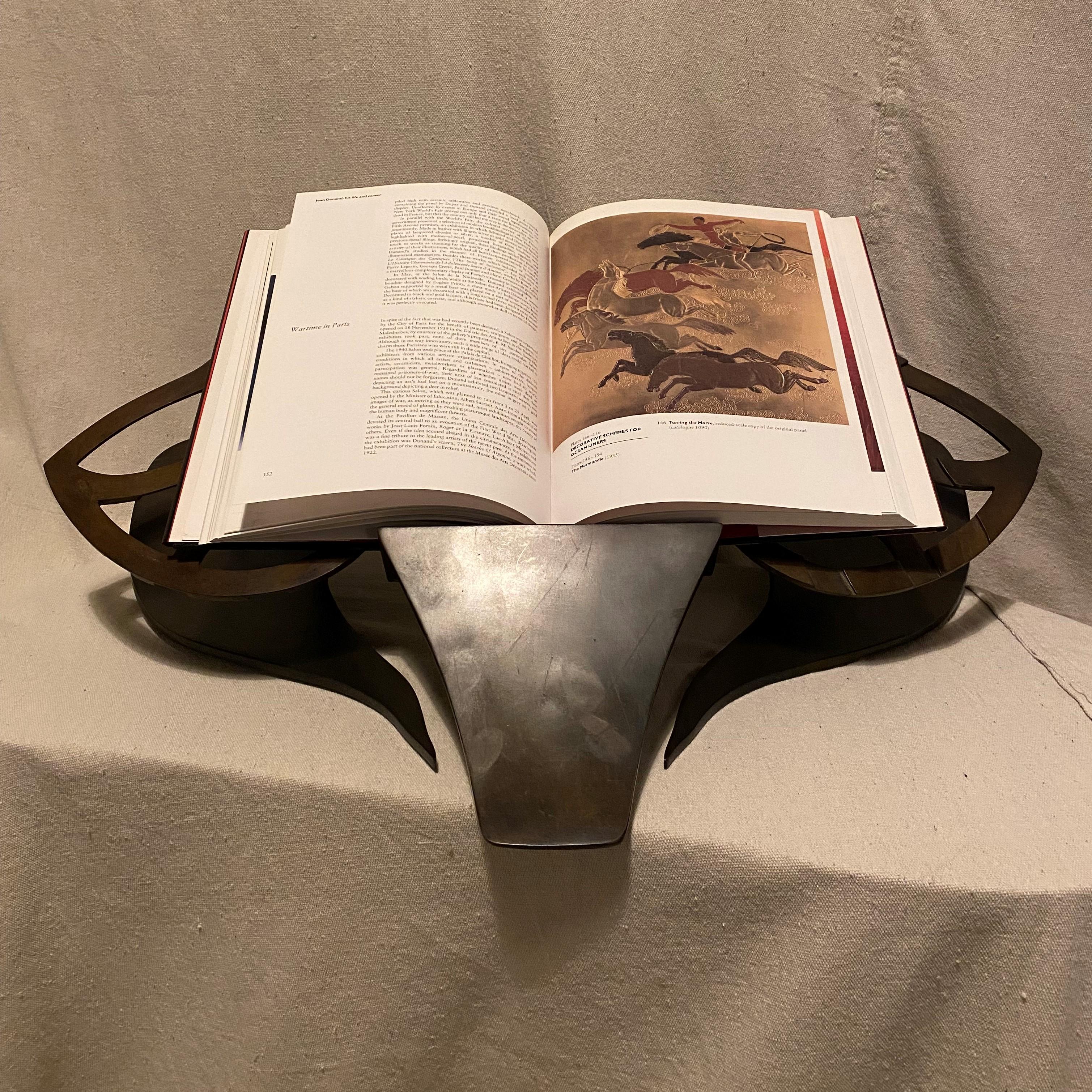 Bronze-Skulptur-Tischplatte, Buch „Eyas“, Lese- oder Buchständer, Batman-Memorabilia (Silber) im Angebot