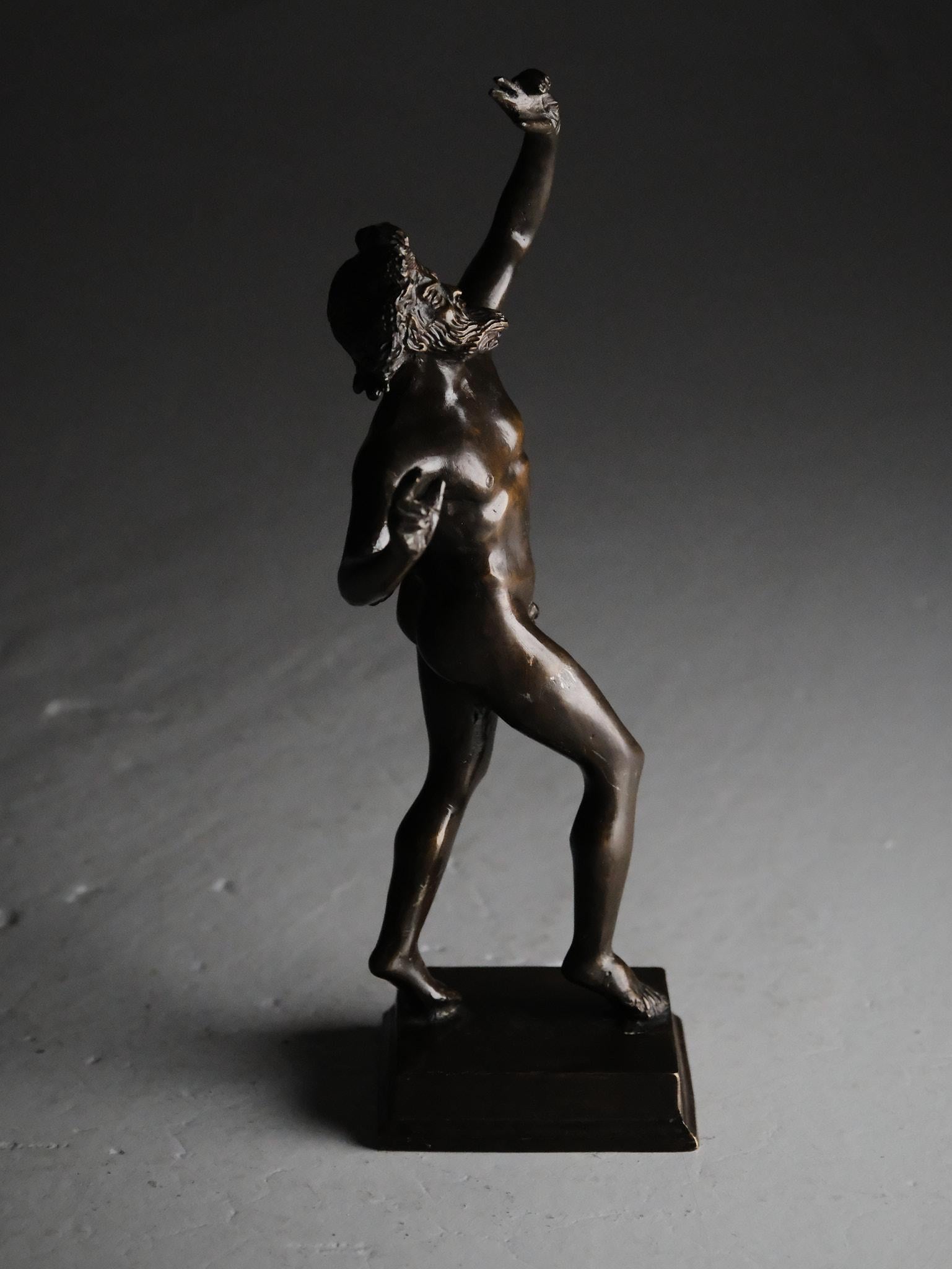 Escultura de bronce 