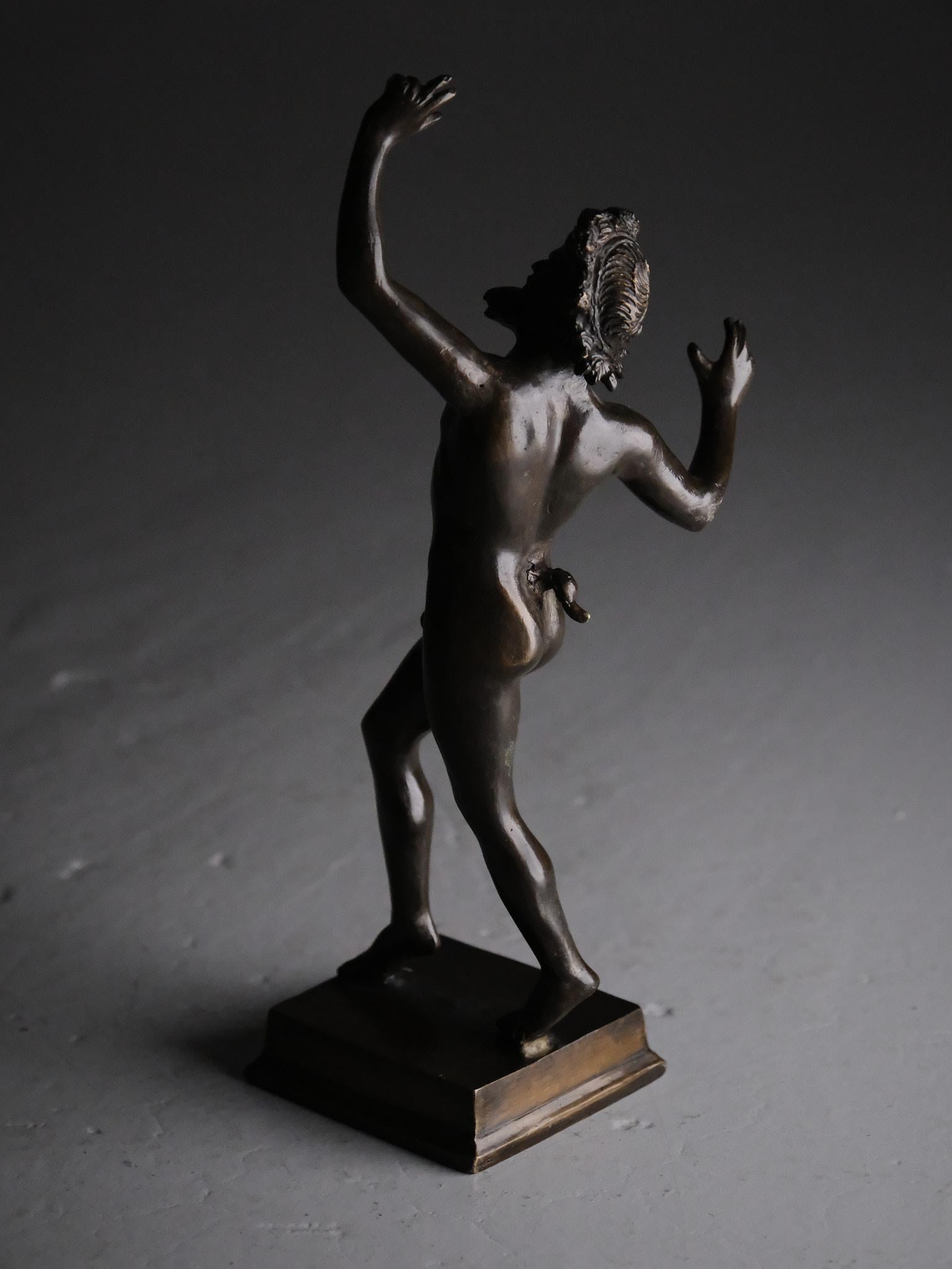 Escultura de bronce 