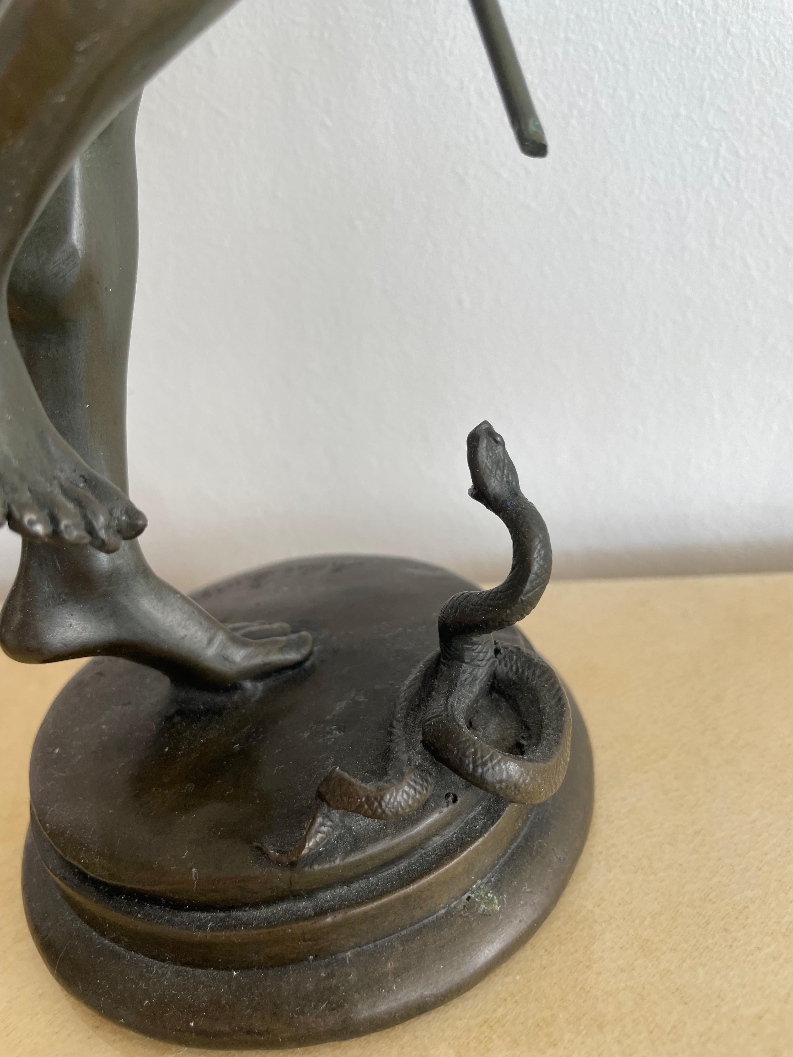 Sculpture en bronze « Le charmeur de serpent » de Charles Arthur Bourgeois en vente 3