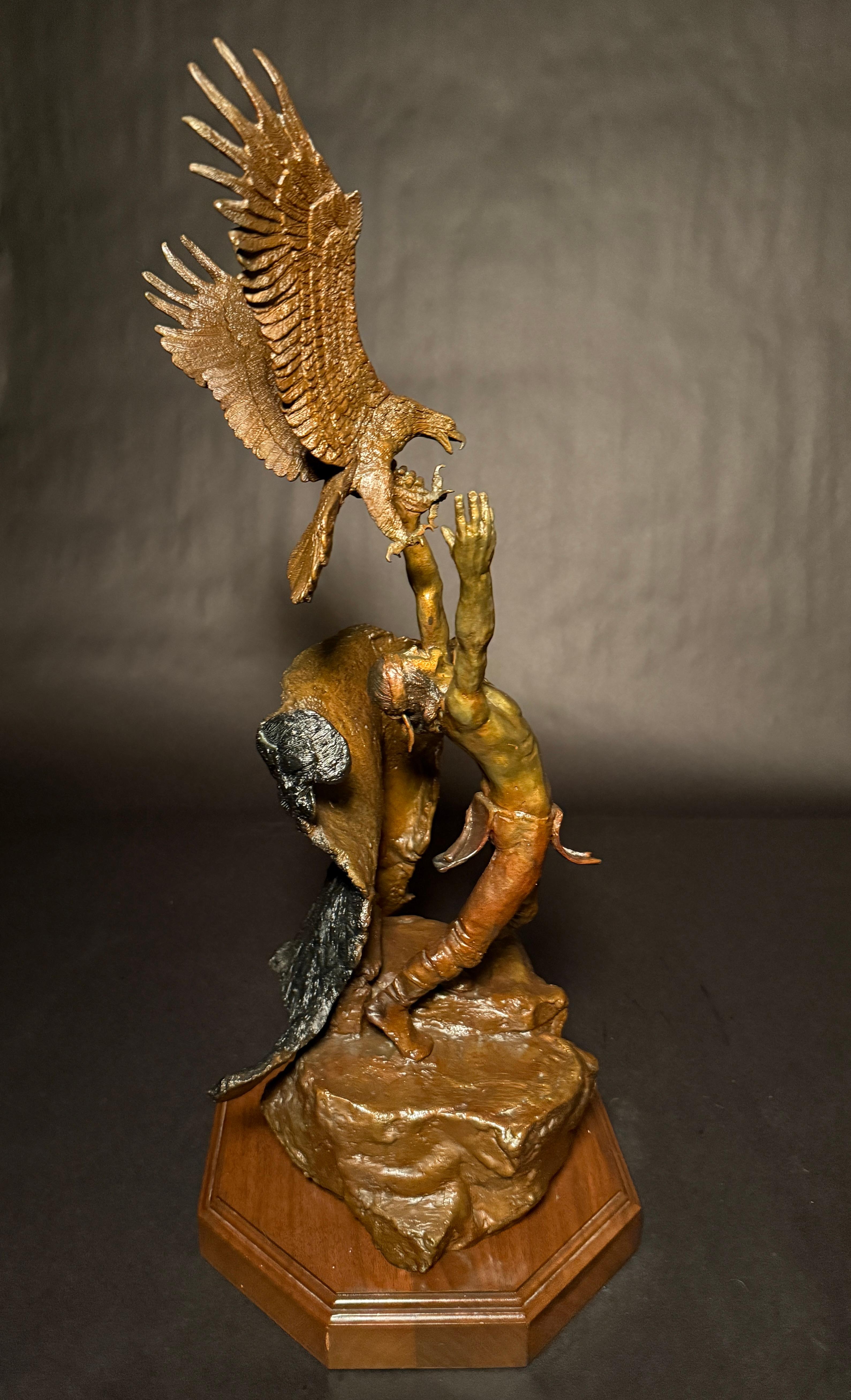Scultura in bronzo fuso patinato intitolata 