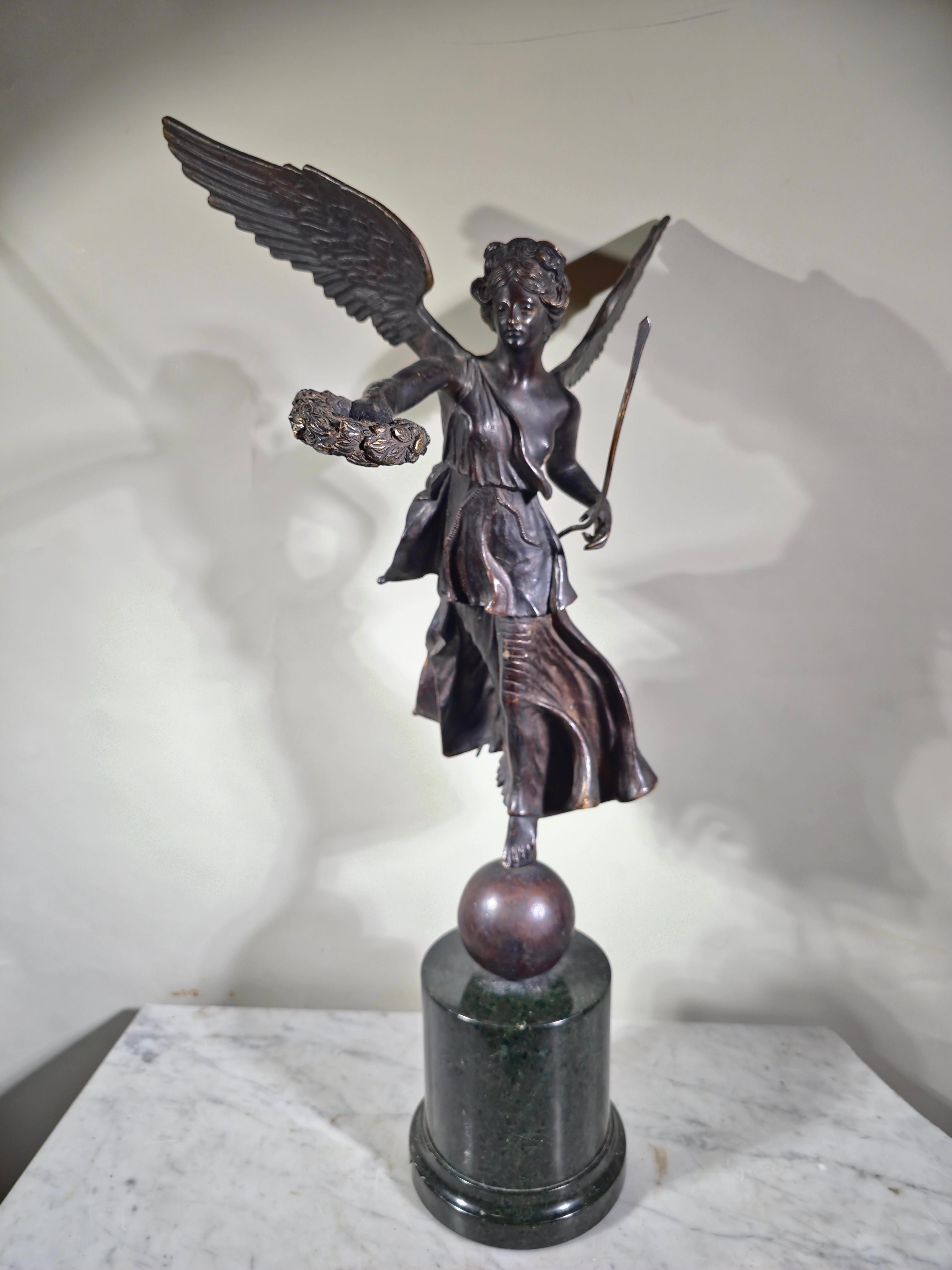 Bronze Sculpture en bronze - Victorie ailée de l'ère du Grand Tour en vente