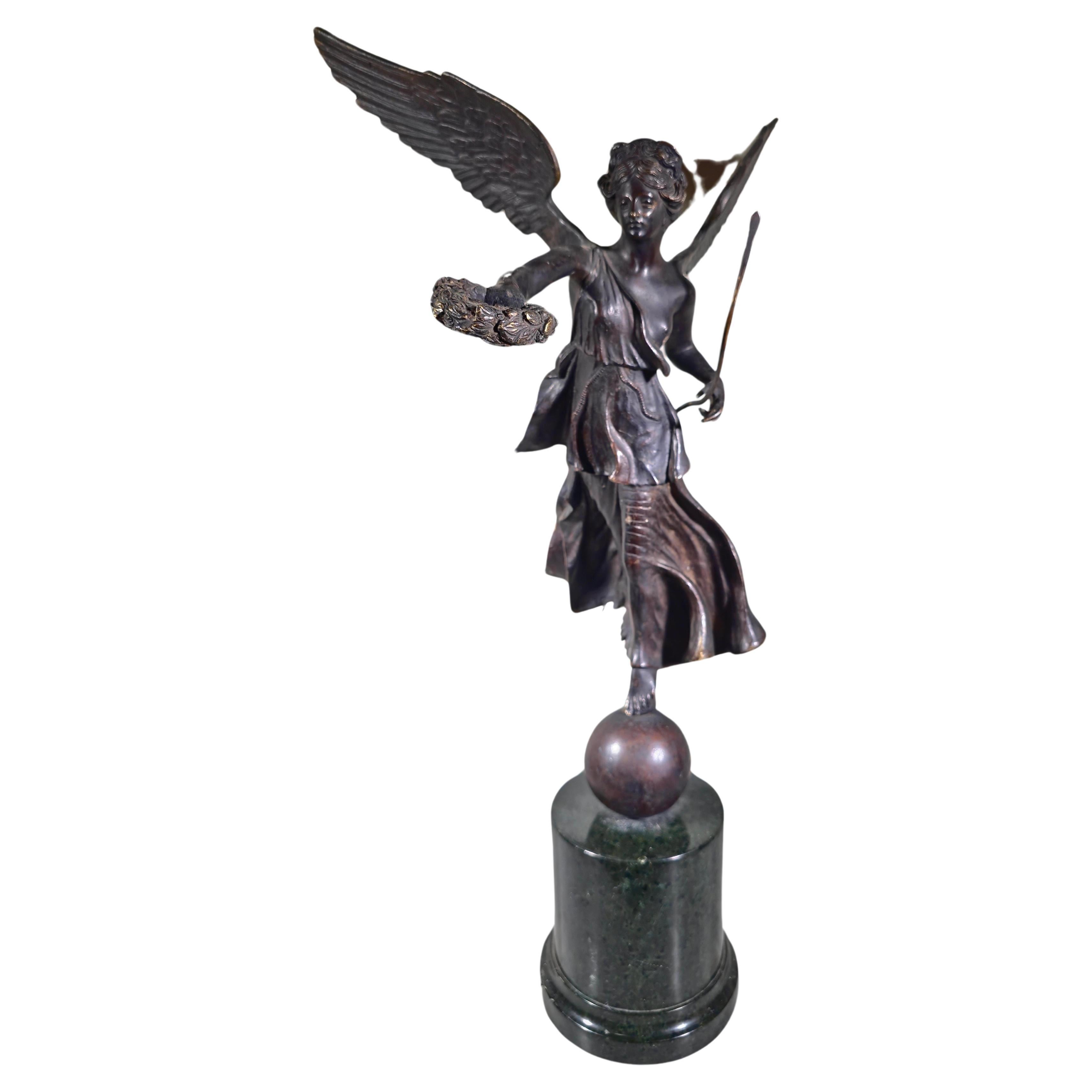 Sculpture en bronze - Victorie ailée de l'ère du Grand Tour