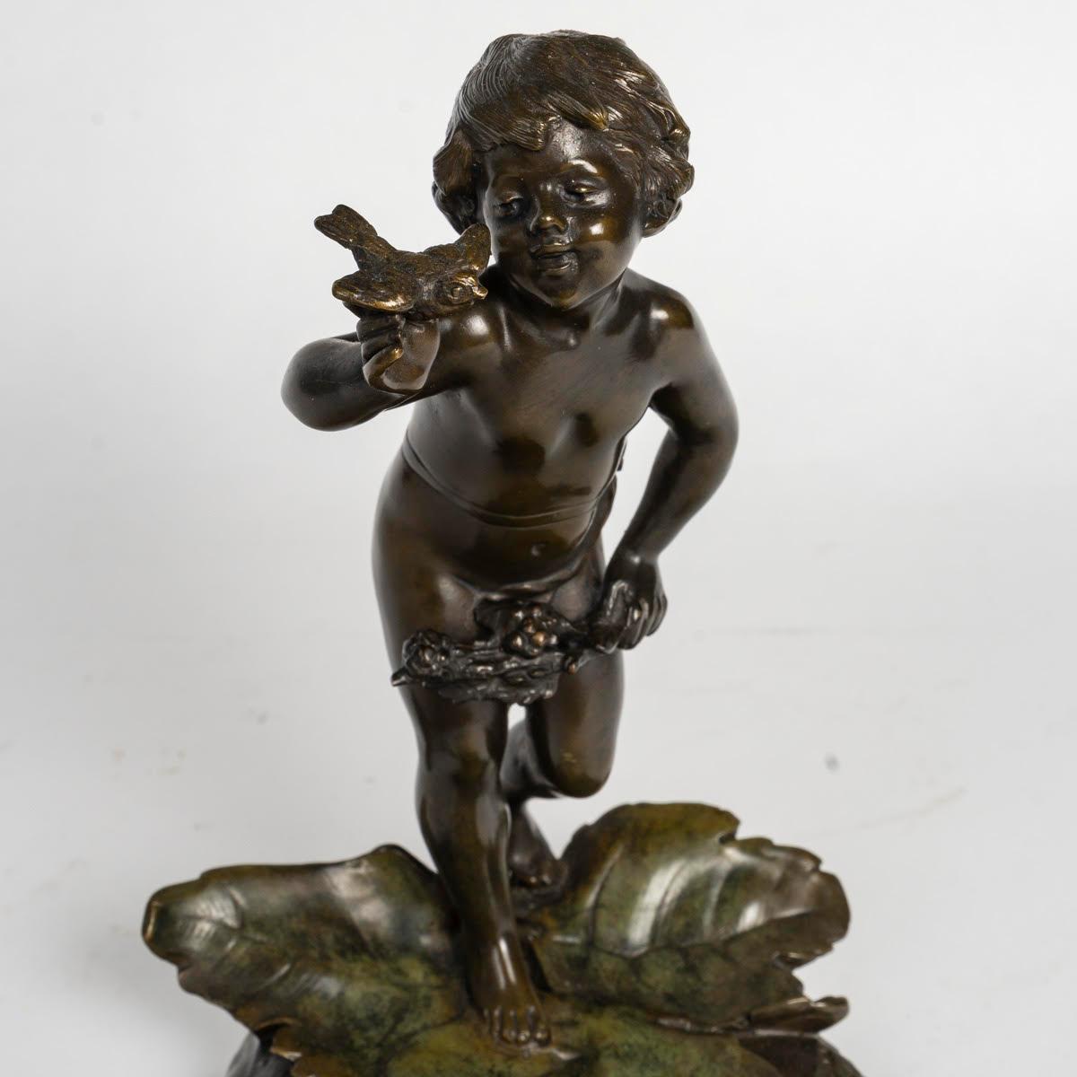 Art nouveau Sculpture en bronze à patine brune, signée par August Moreau, 20e siècle. en vente