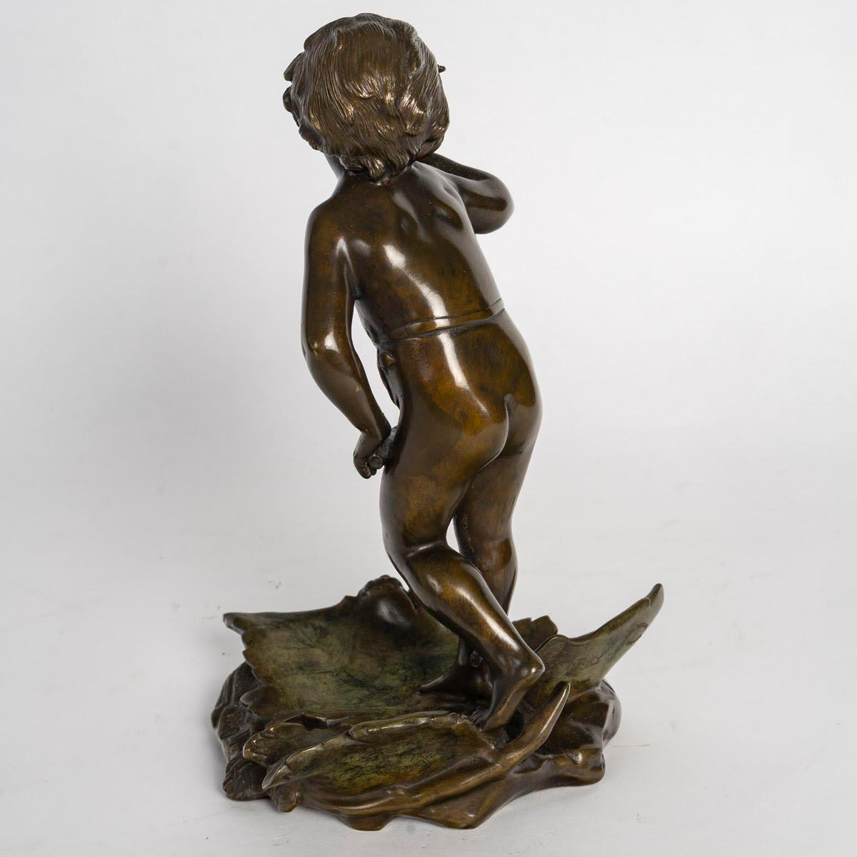 Patiné Sculpture en bronze à patine brune, signée par August Moreau, 20e siècle. en vente