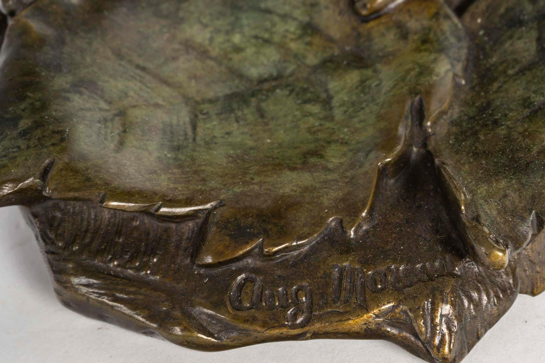 20ième siècle Sculpture en bronze à patine brune, signée par August Moreau, 20e siècle. en vente