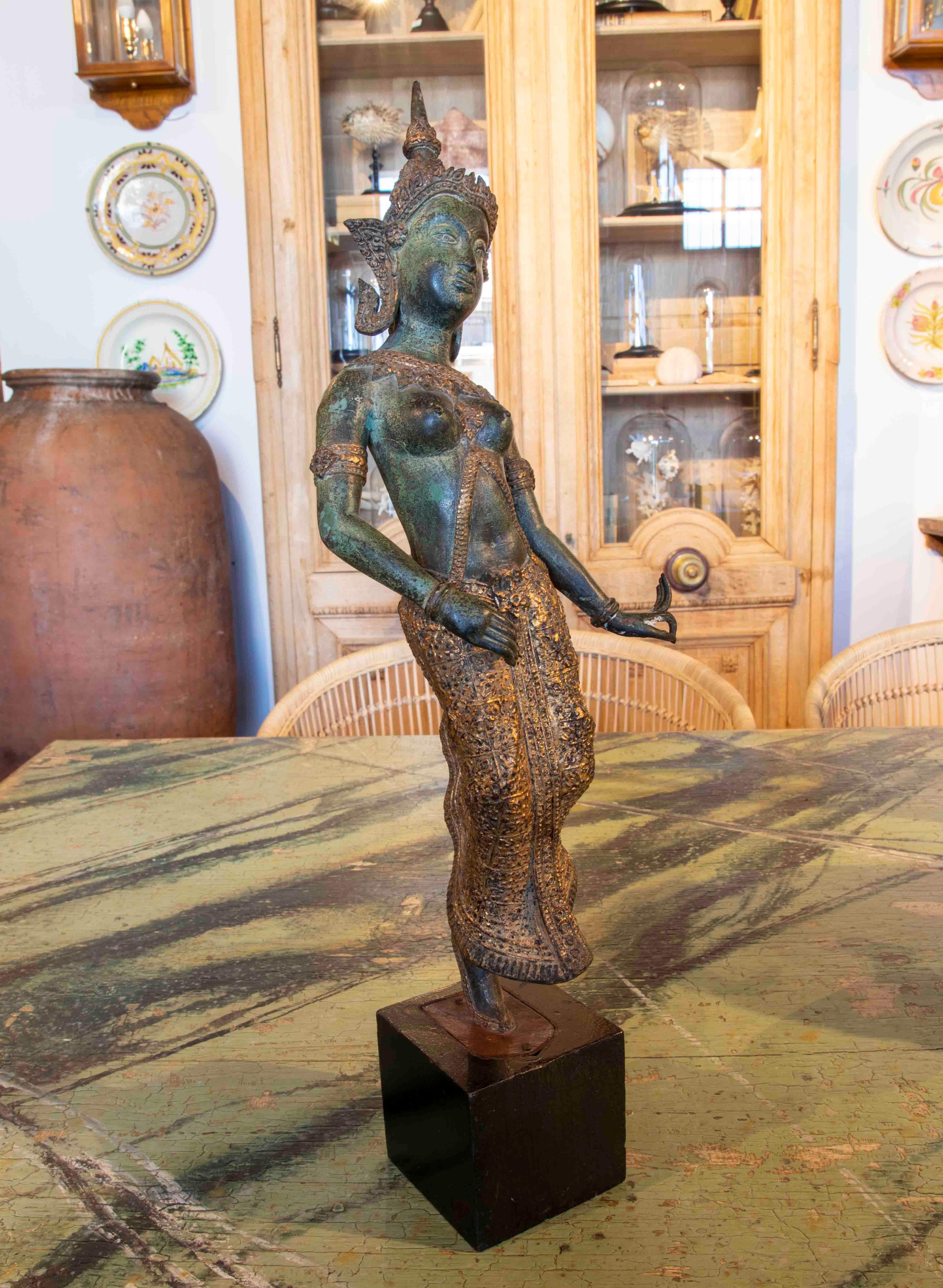 Bronze Sculpture with a Wooden Pedestal of a Dancing Thai Woman In Good Condition For Sale In Marbella, ES
